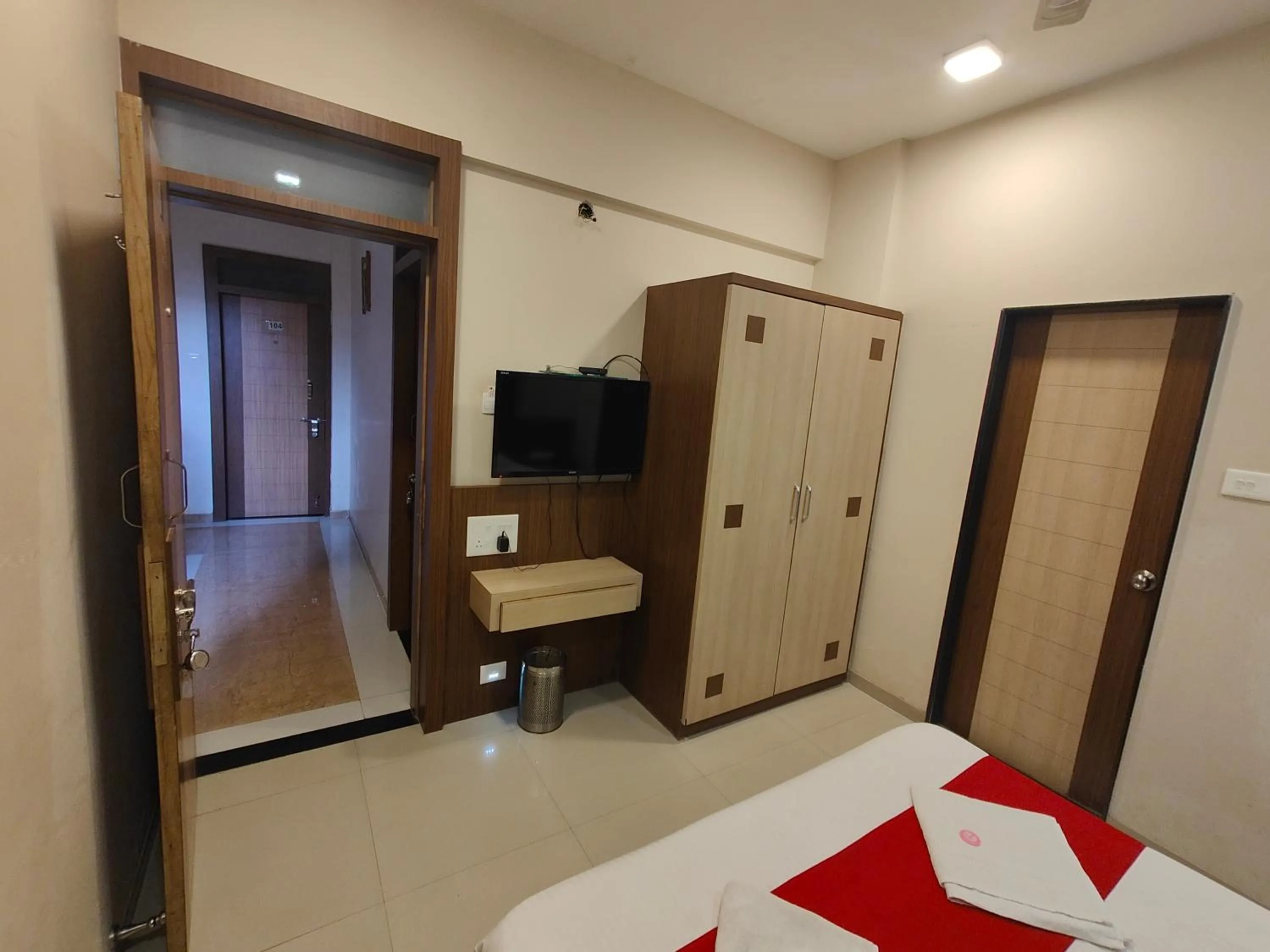 Bedroom, Bed in Hotel Midtown Inn