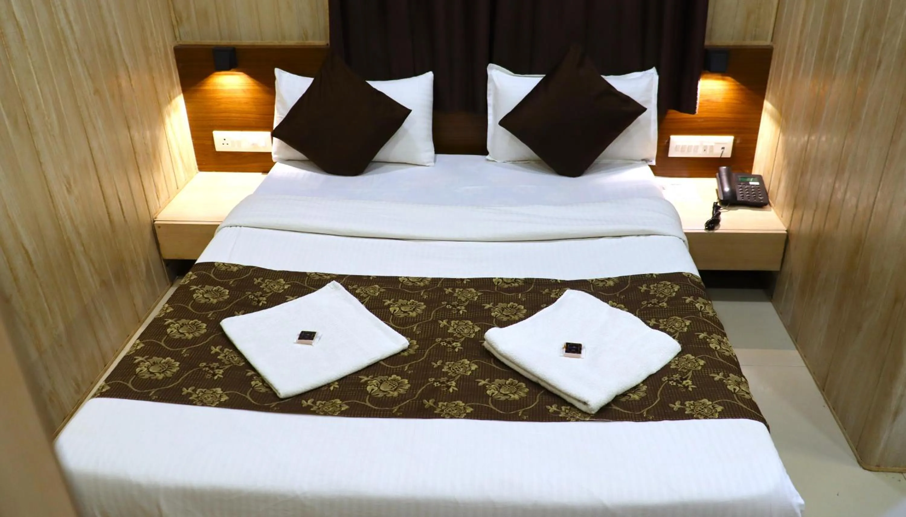 Bed in Hotel Midtown Inn