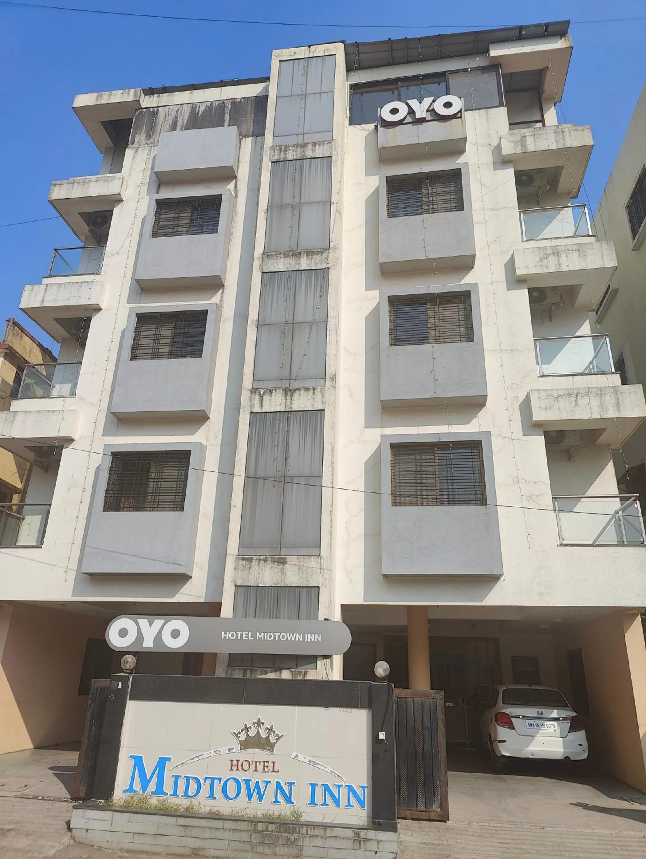 Property building in Hotel Midtown Inn