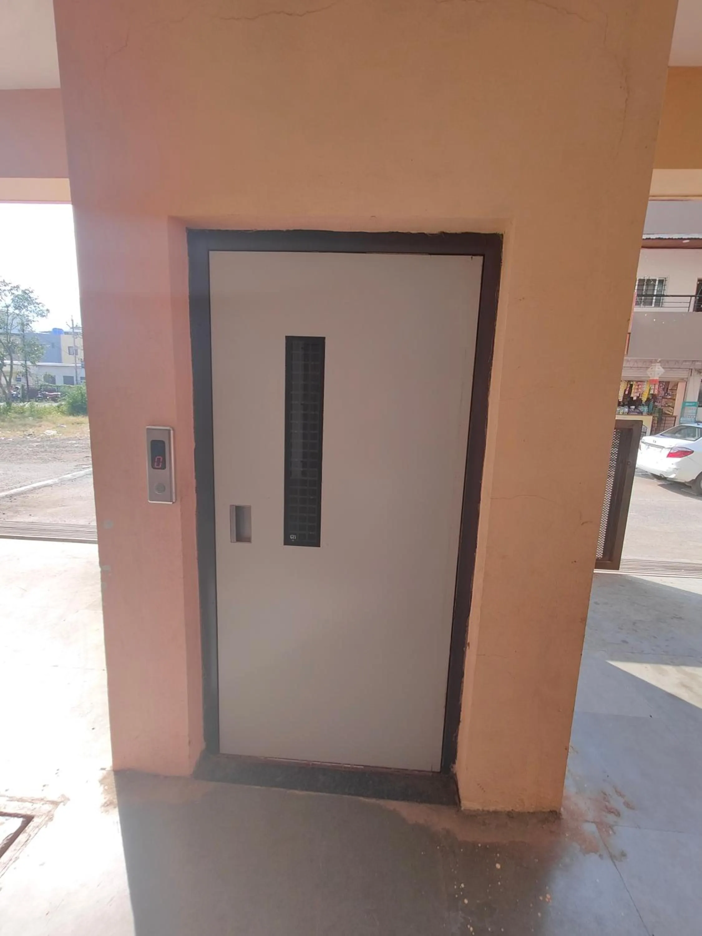 elevator in Hotel Midtown Inn