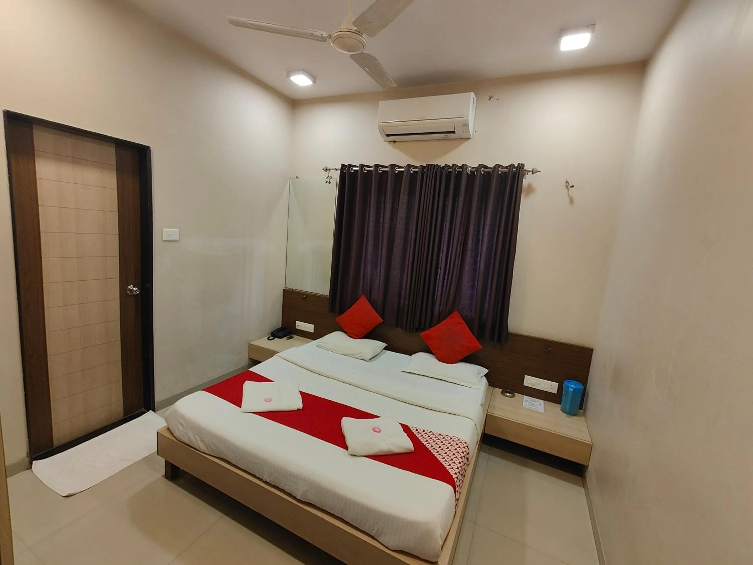 Bedroom, Bed in Hotel Midtown Inn