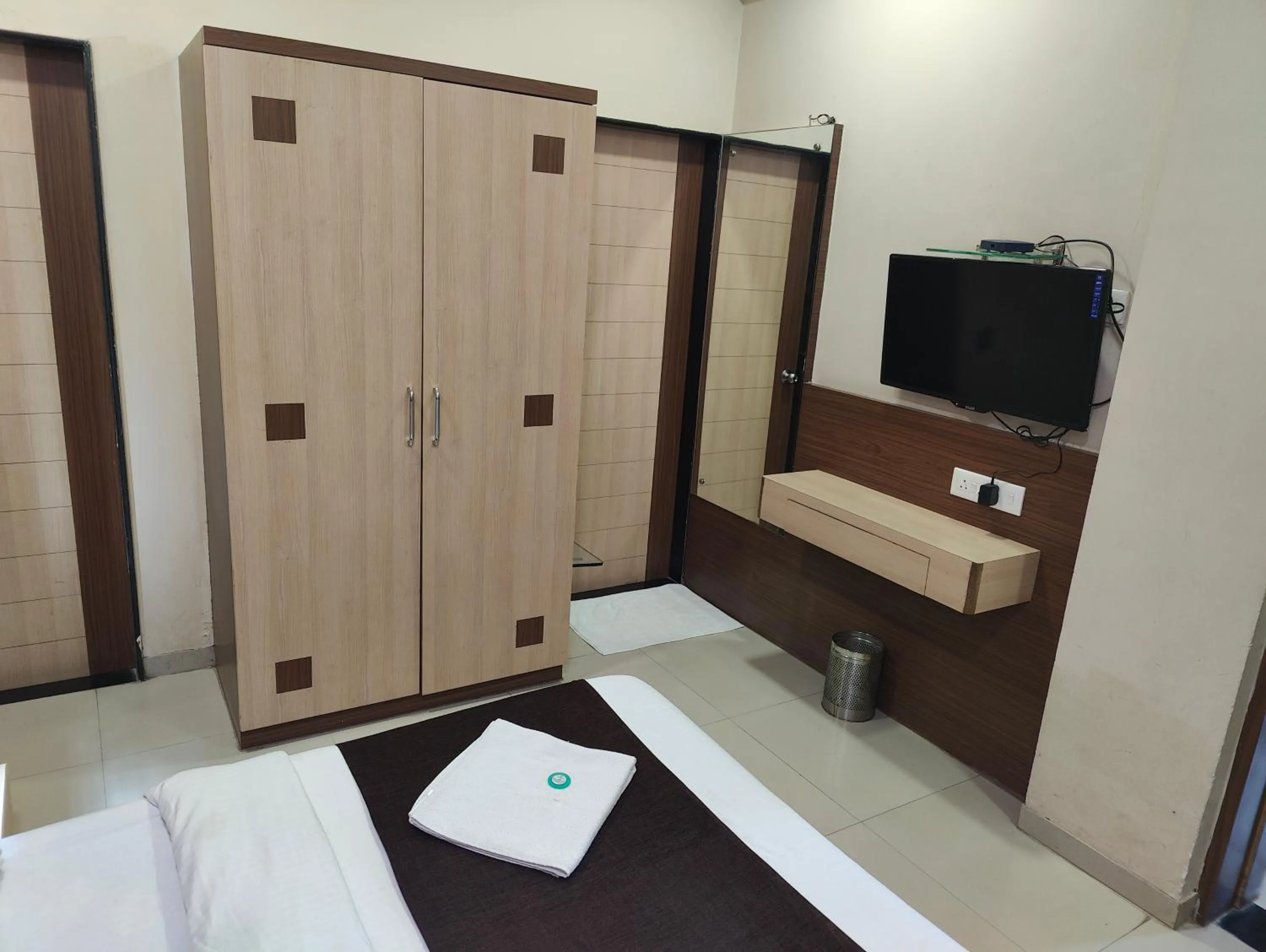 TV and multimedia, Bed in Hotel Midtown Inn