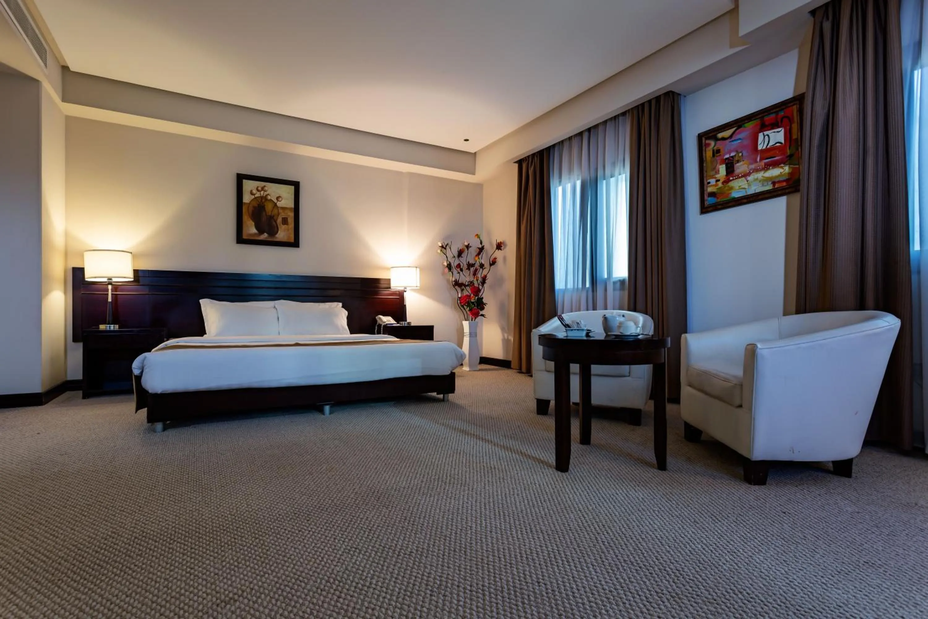 Bedroom, Bed in Monroe Hotel & Suites