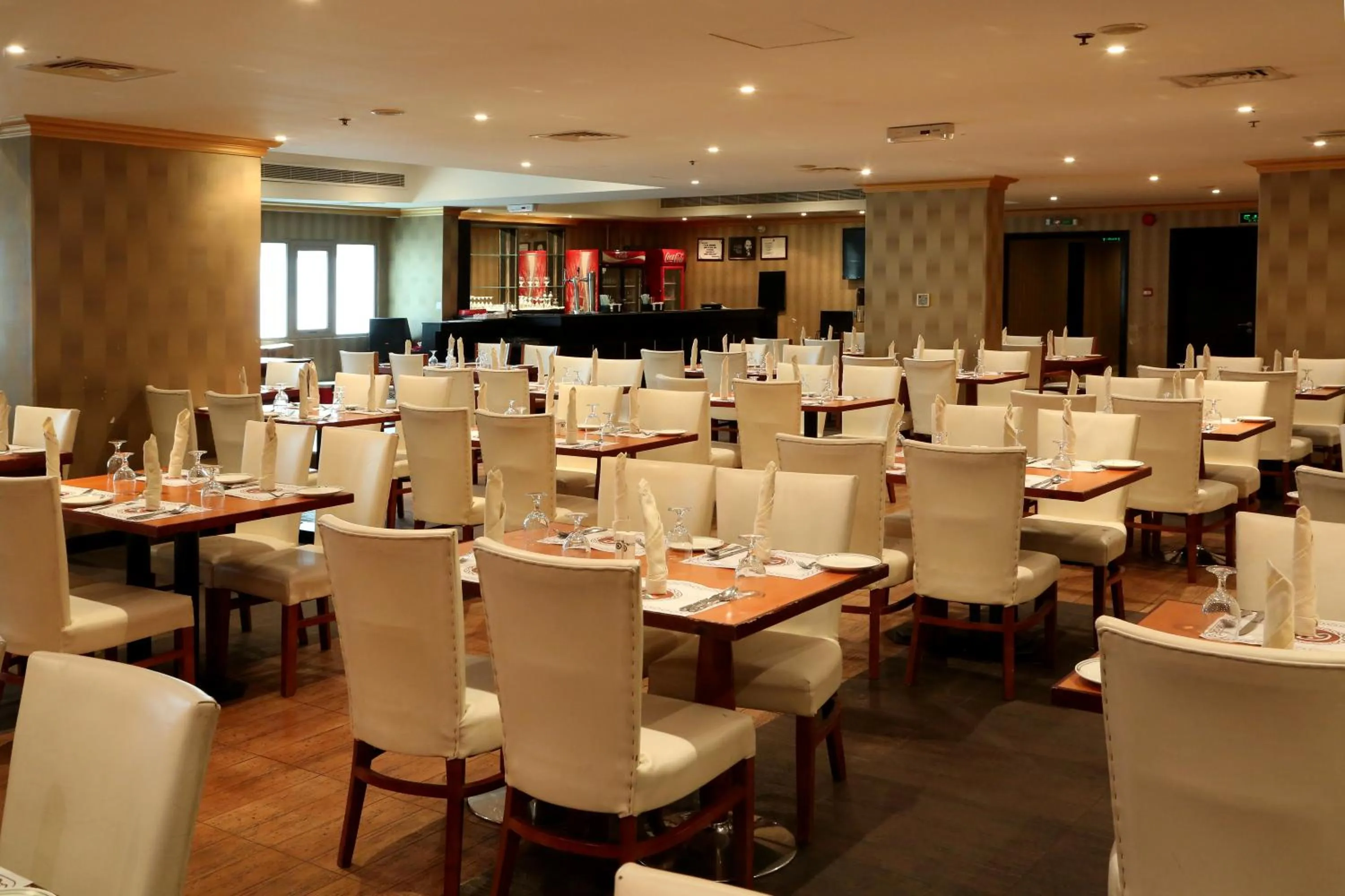 Restaurant/places to eat in Monroe Hotel & Suites