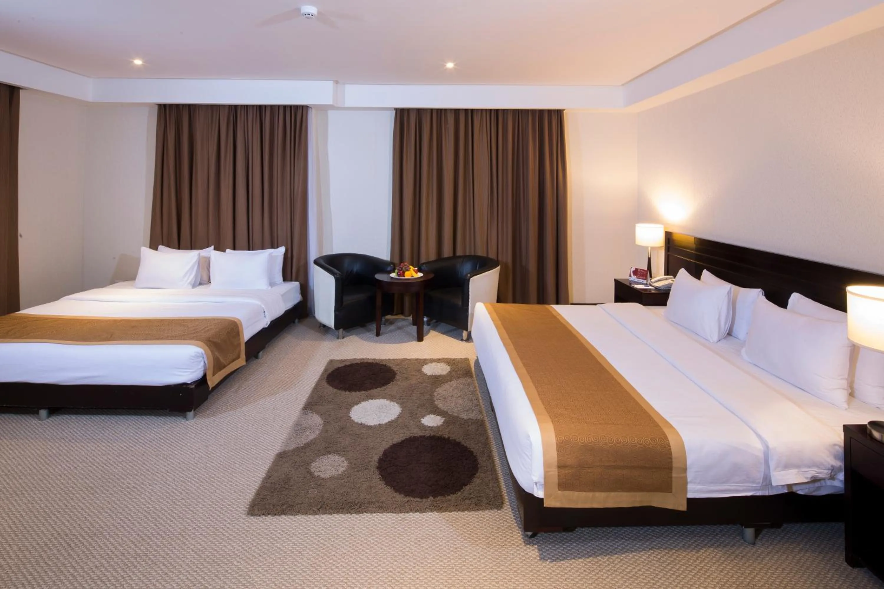 Photo of the whole room, Bed in Monroe Hotel & Suites