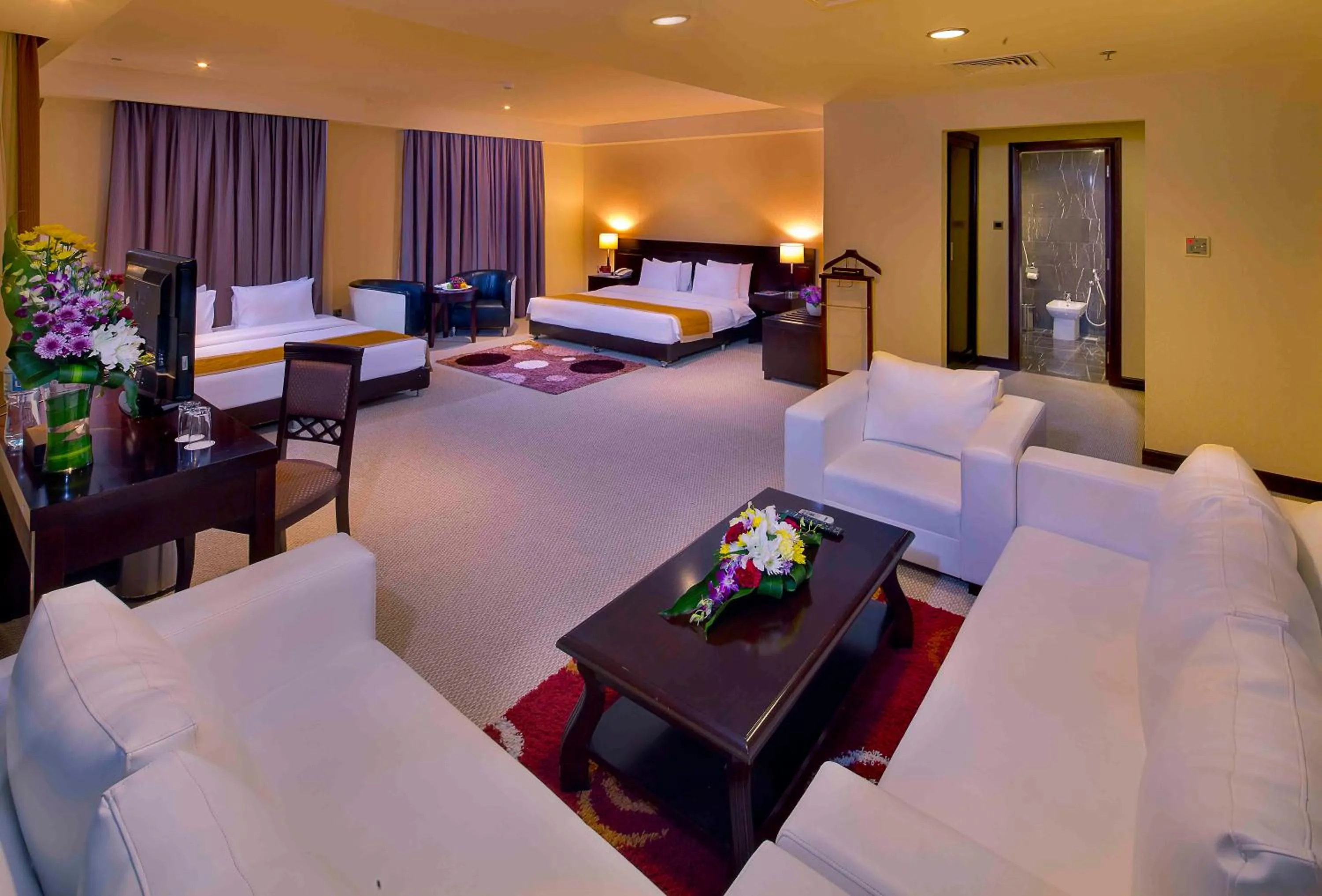 Bedroom, Bed in Monroe Hotel & Suites