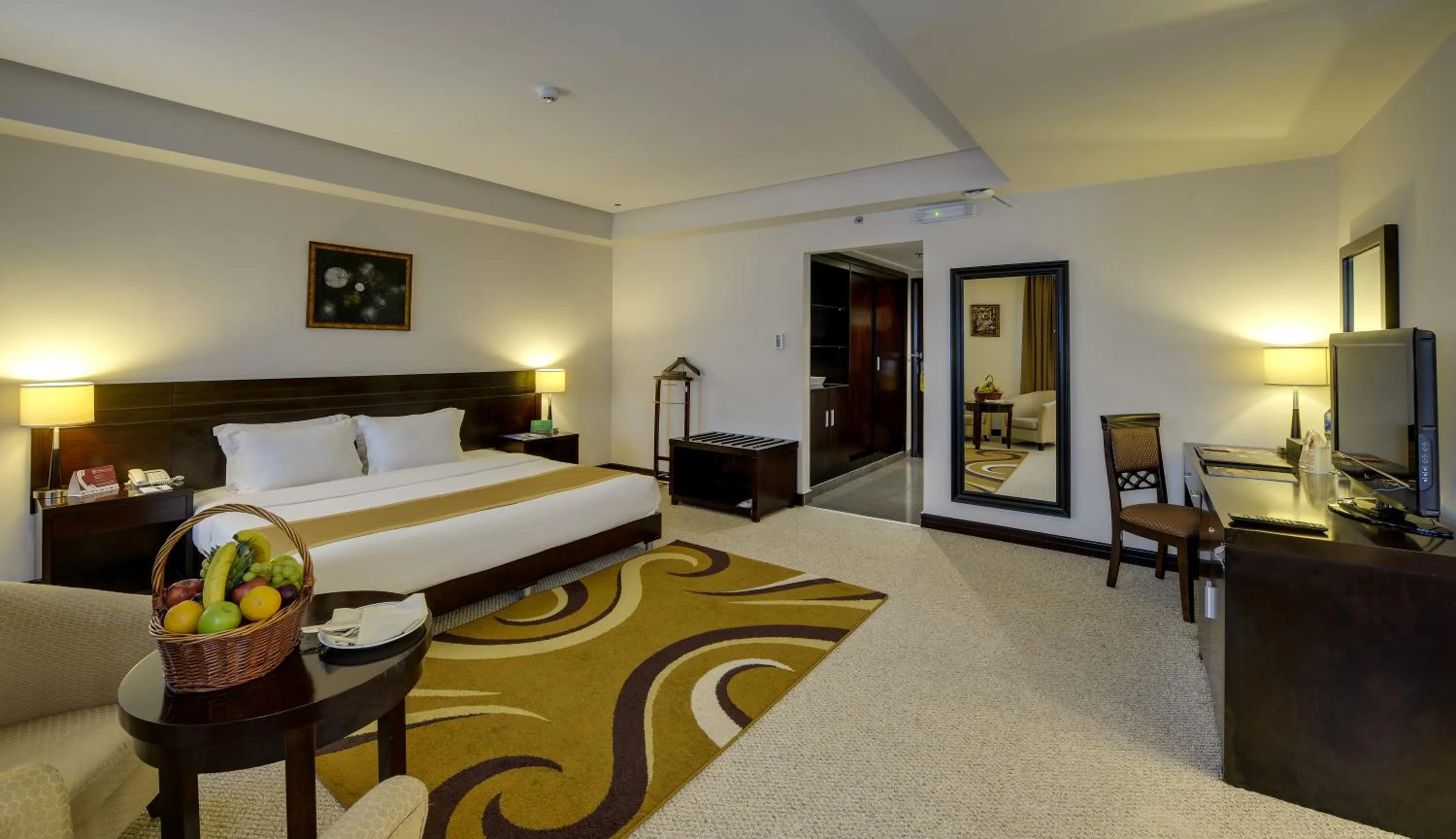 Photo of the whole room, Bed in Monroe Hotel & Suites