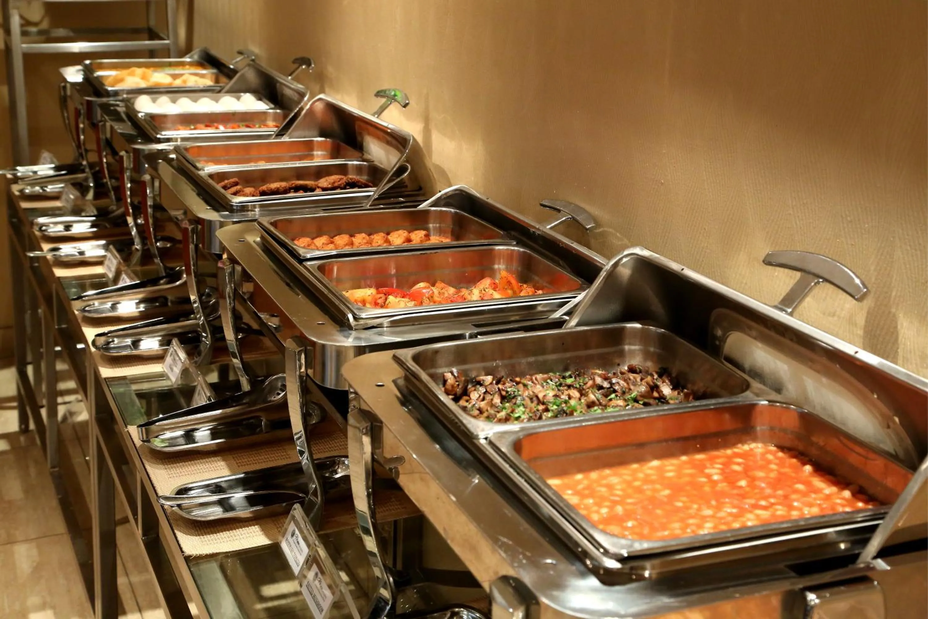 Food in Monroe Hotel & Suites