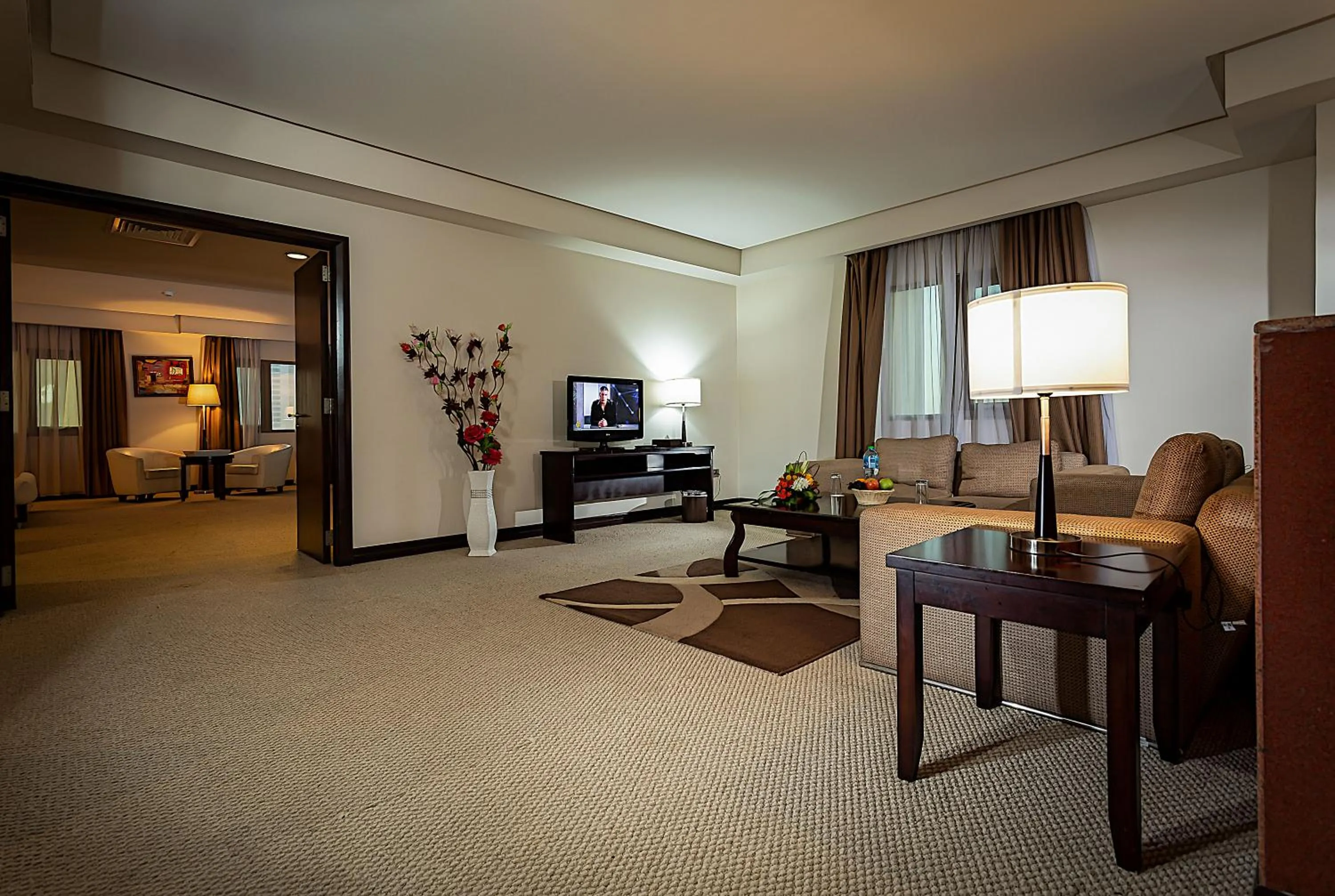 Seating area in Monroe Hotel & Suites