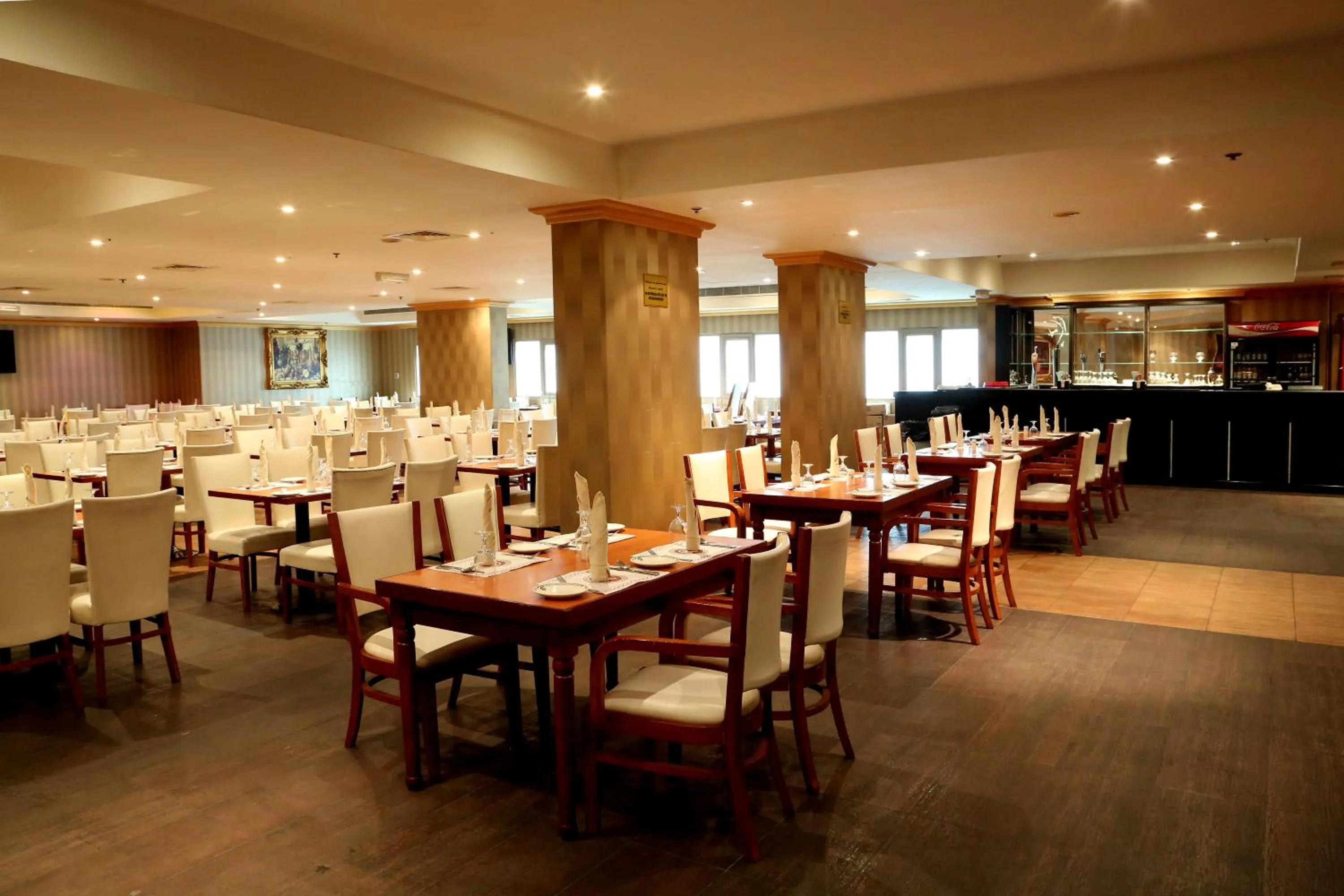 Restaurant/places to eat in Monroe Hotel & Suites