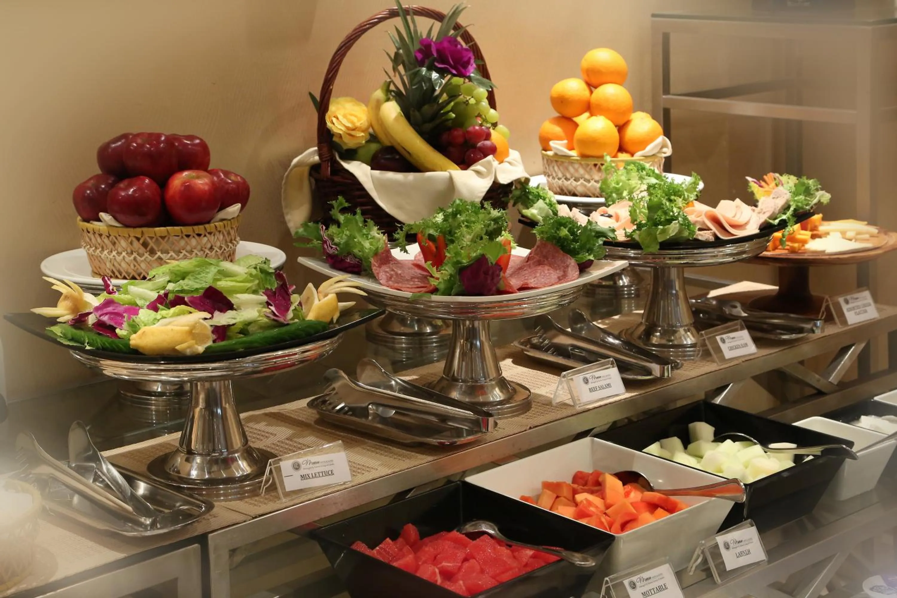 Food in Monroe Hotel & Suites