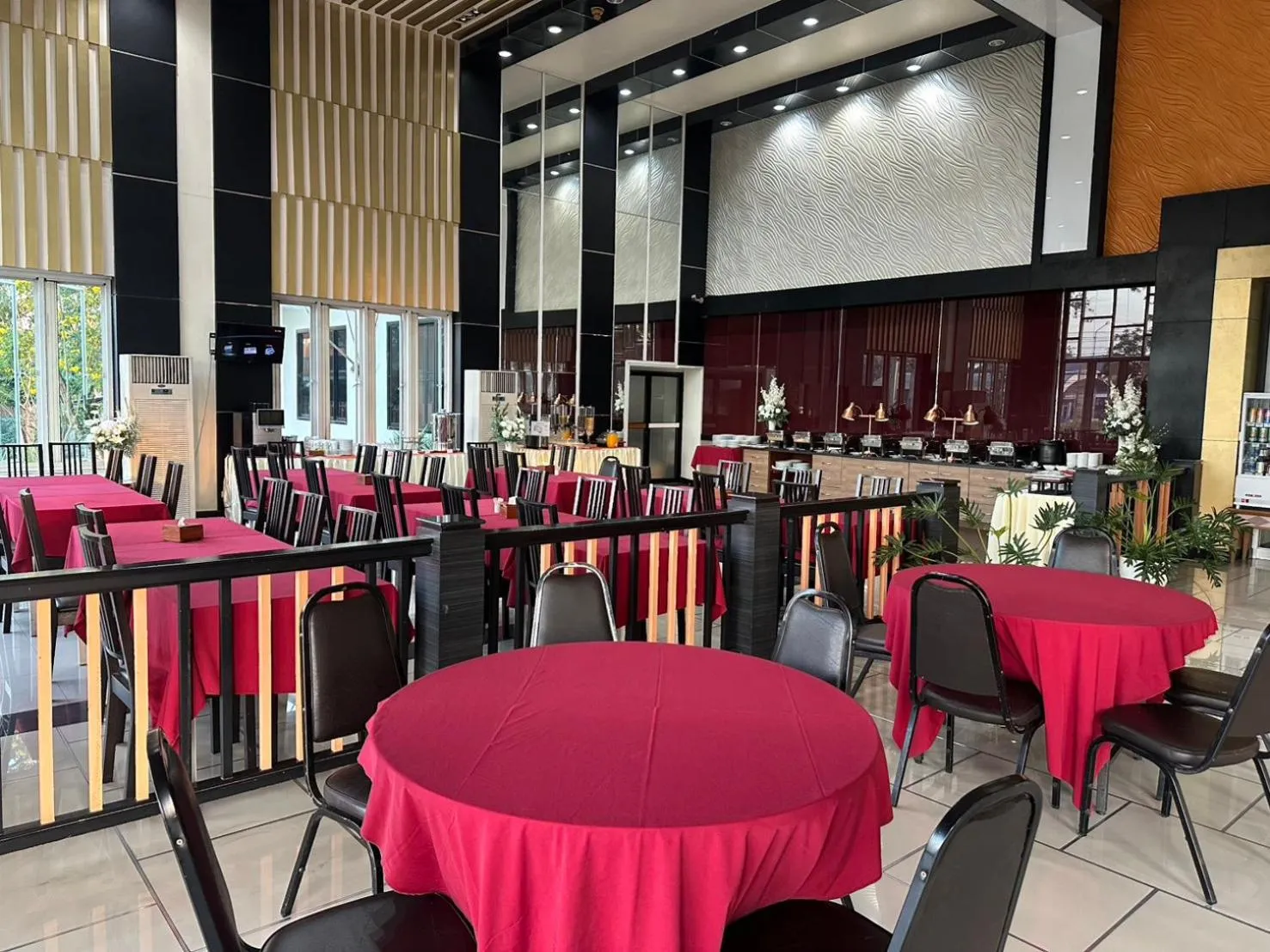 Restaurant/places to eat in Akelada Hotel