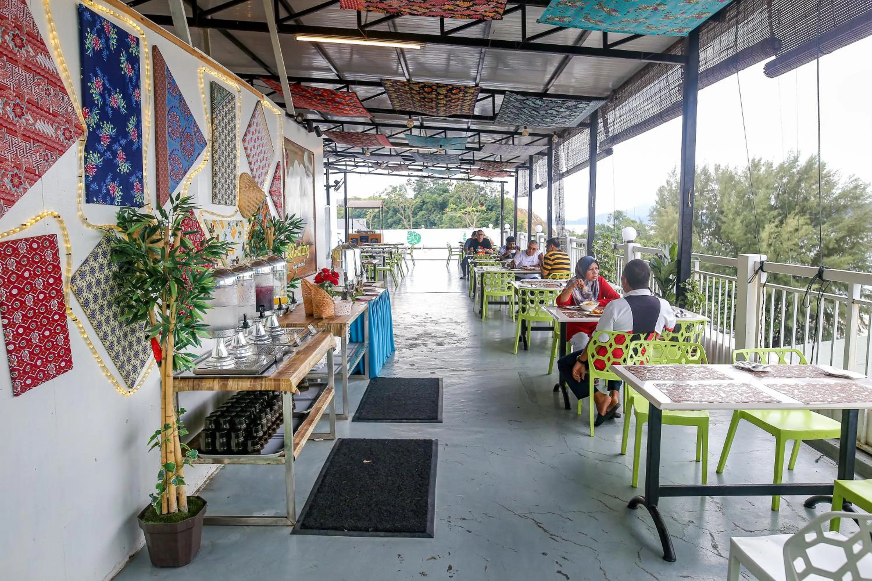 Restaurant/places to eat in Langkapuri Resort Langkawi