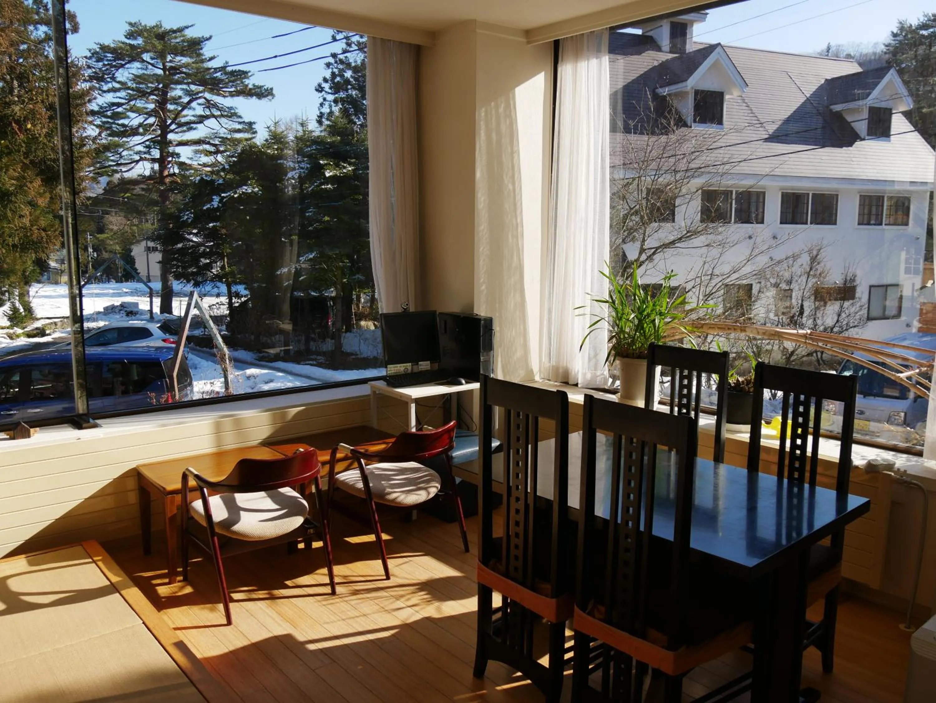 Lounge or bar in K's House Hakuba Alps - Travelers Hostel