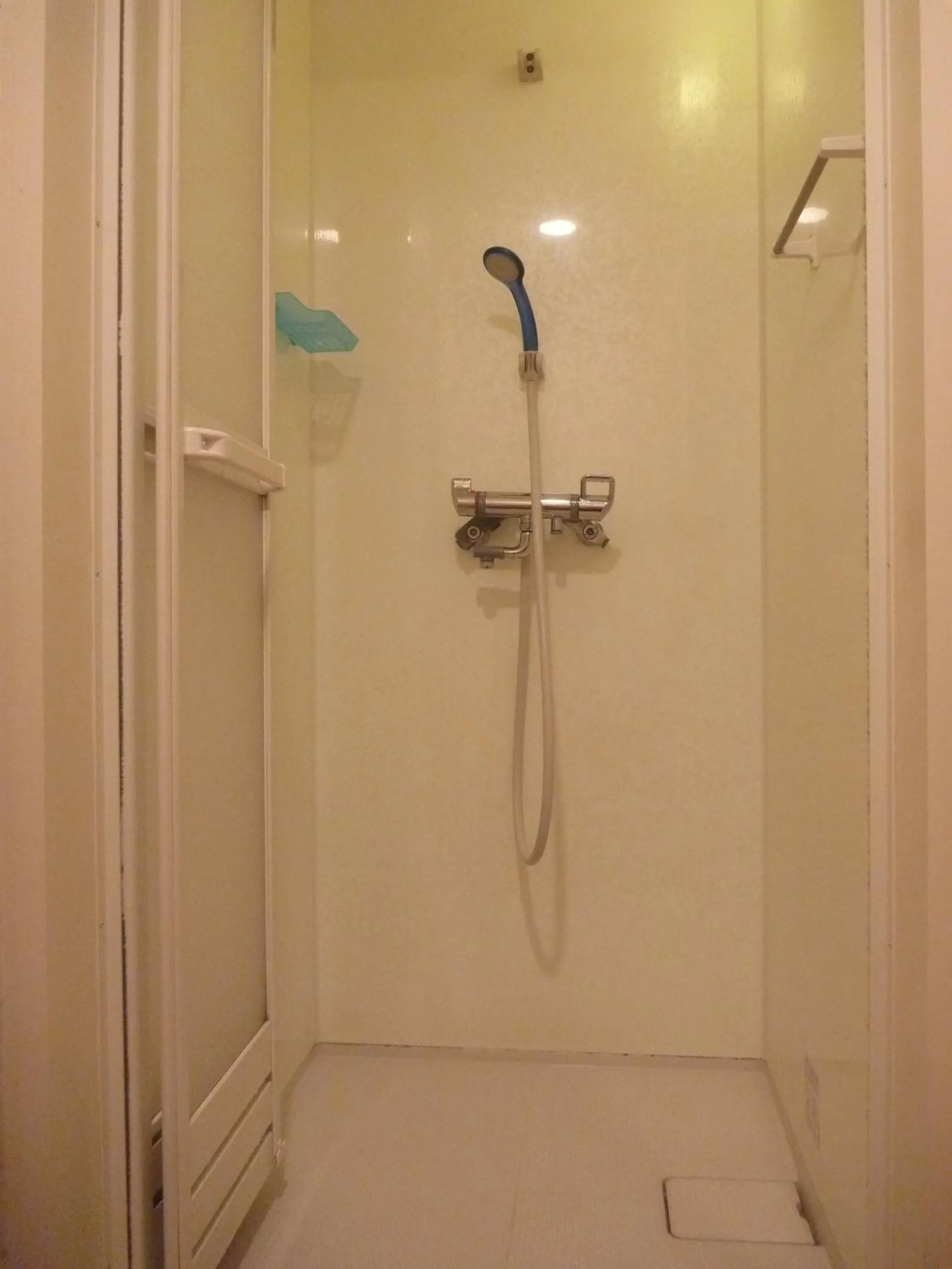 Shower in K's House Hakuba Alps - Travelers Hostel