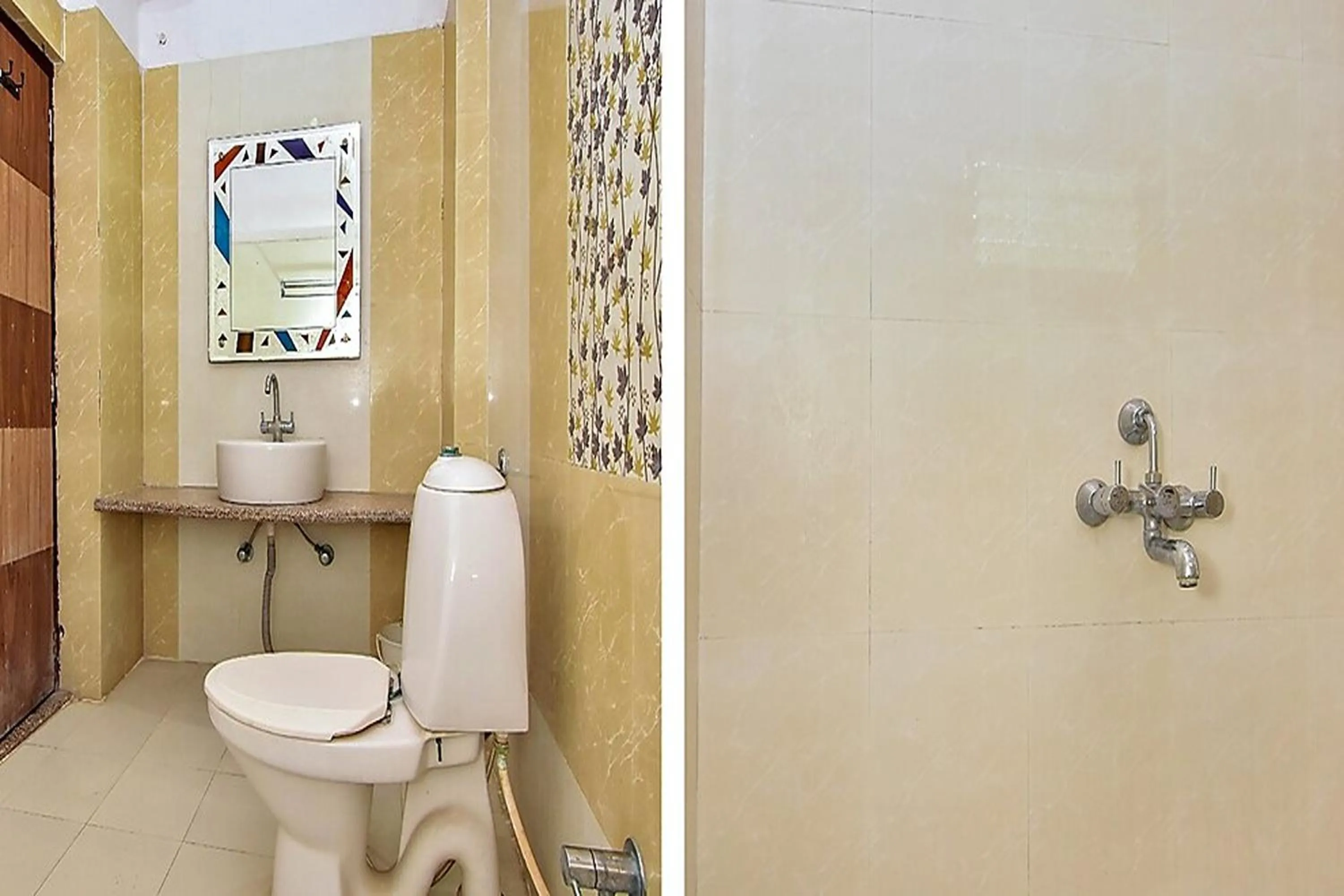 Bathroom in Hotel Deep Palace Near Bus Stand Udaipole