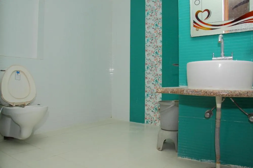 Toilet in Hotel Deep Palace Near Bus Stand Udaipole