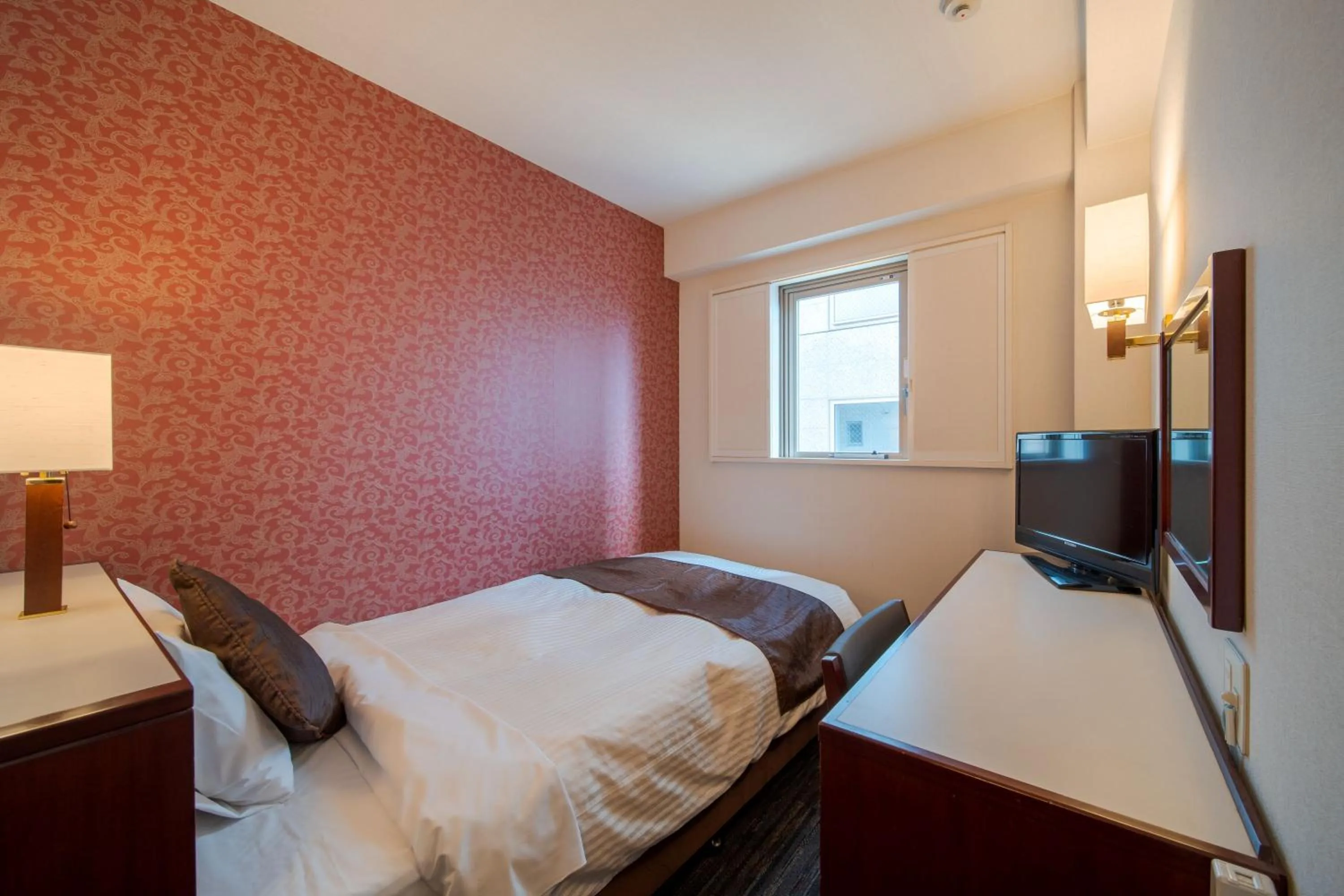 Bed in Meitetsu Inn Nagoya Ekimae