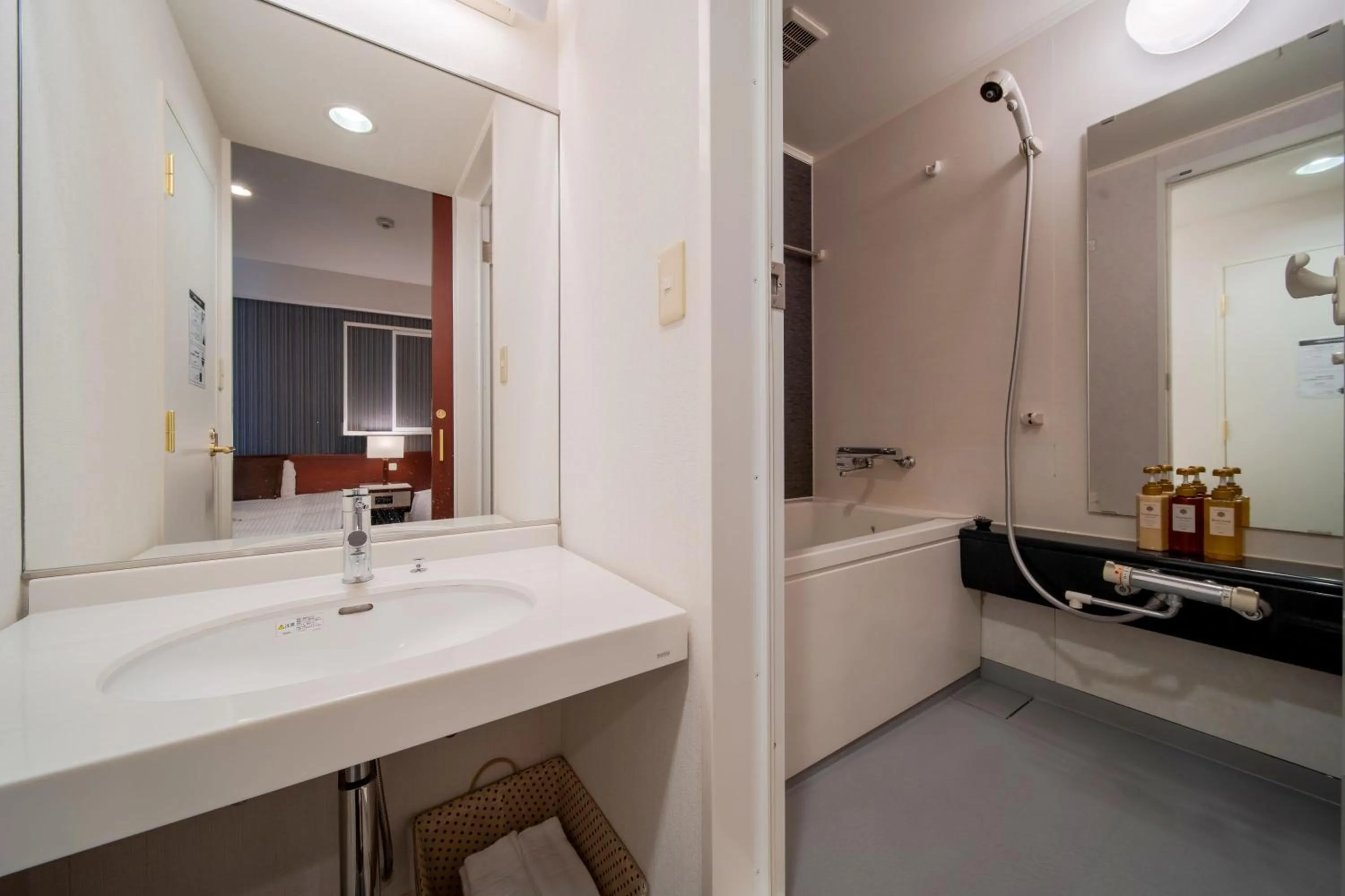 Shower in Meitetsu Inn Nagoya Ekimae