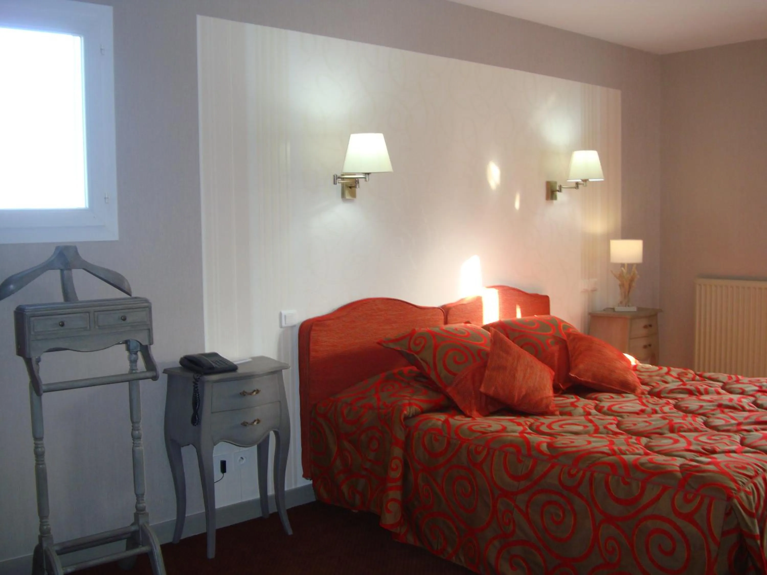 Decorative detail, Bed in Logis Hôtel Restaurant Le Gue Du Holme