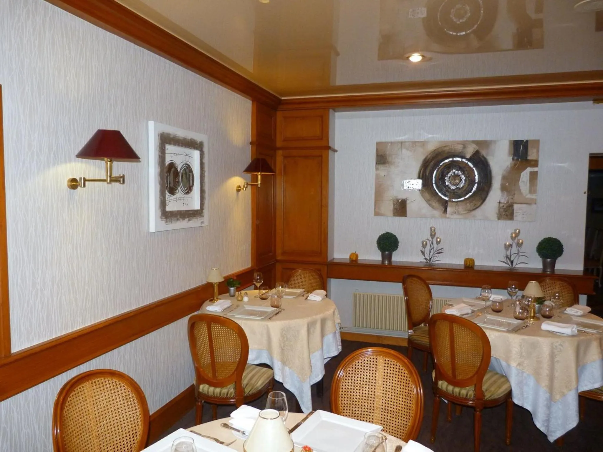 Restaurant/places to eat in Logis Hôtel Restaurant Le Gue Du Holme