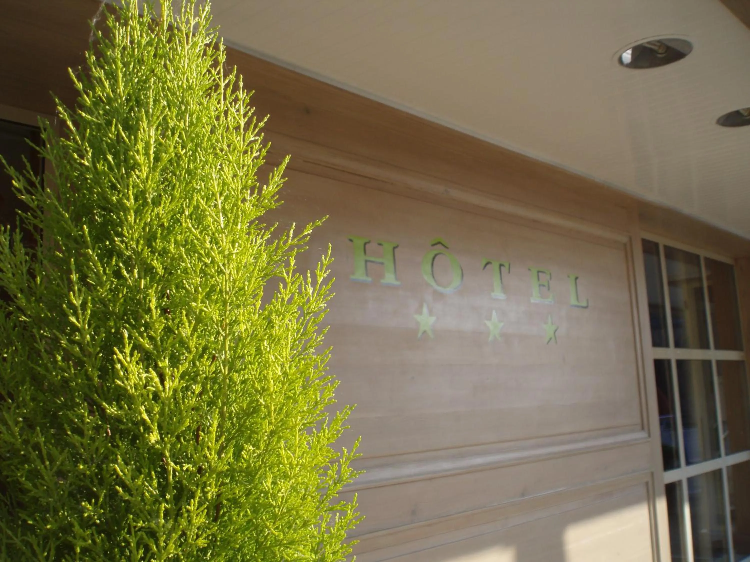 Facade/entrance in Logis Hôtel Restaurant Le Gue Du Holme