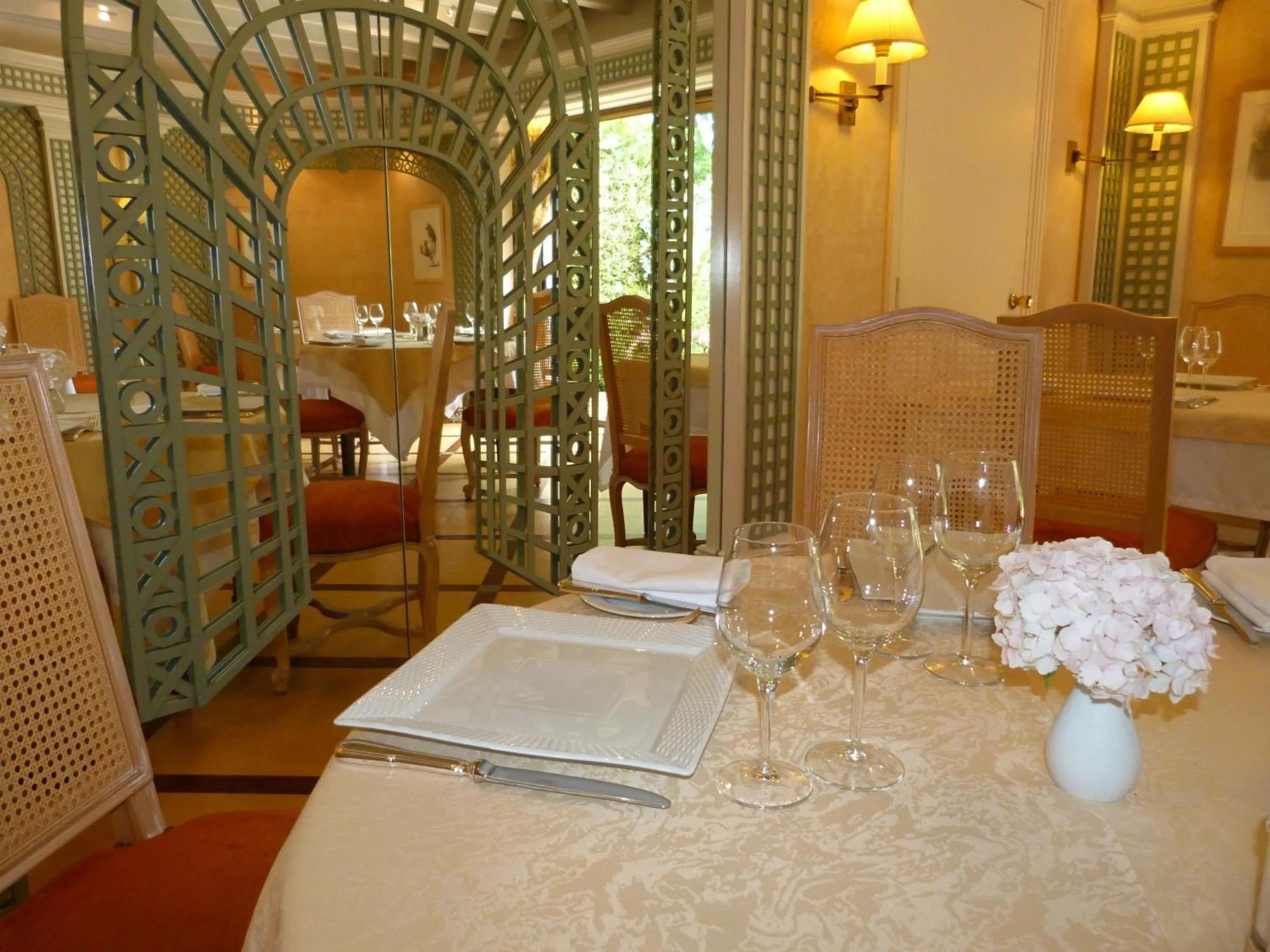 Restaurant/places to eat in Logis Hôtel Restaurant Le Gue Du Holme