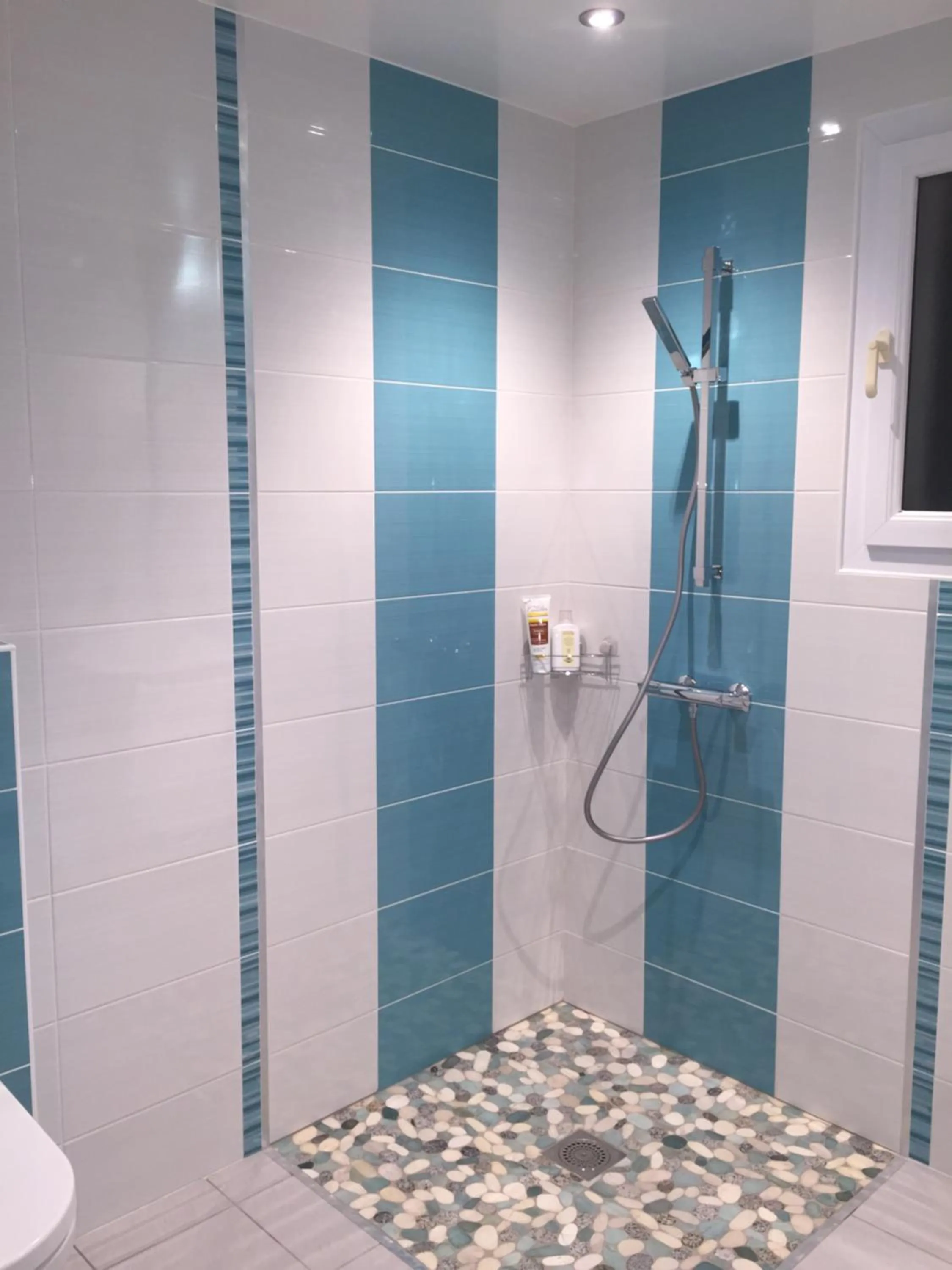 Bathroom in Logis Hôtel Restaurant Le Gue Du Holme