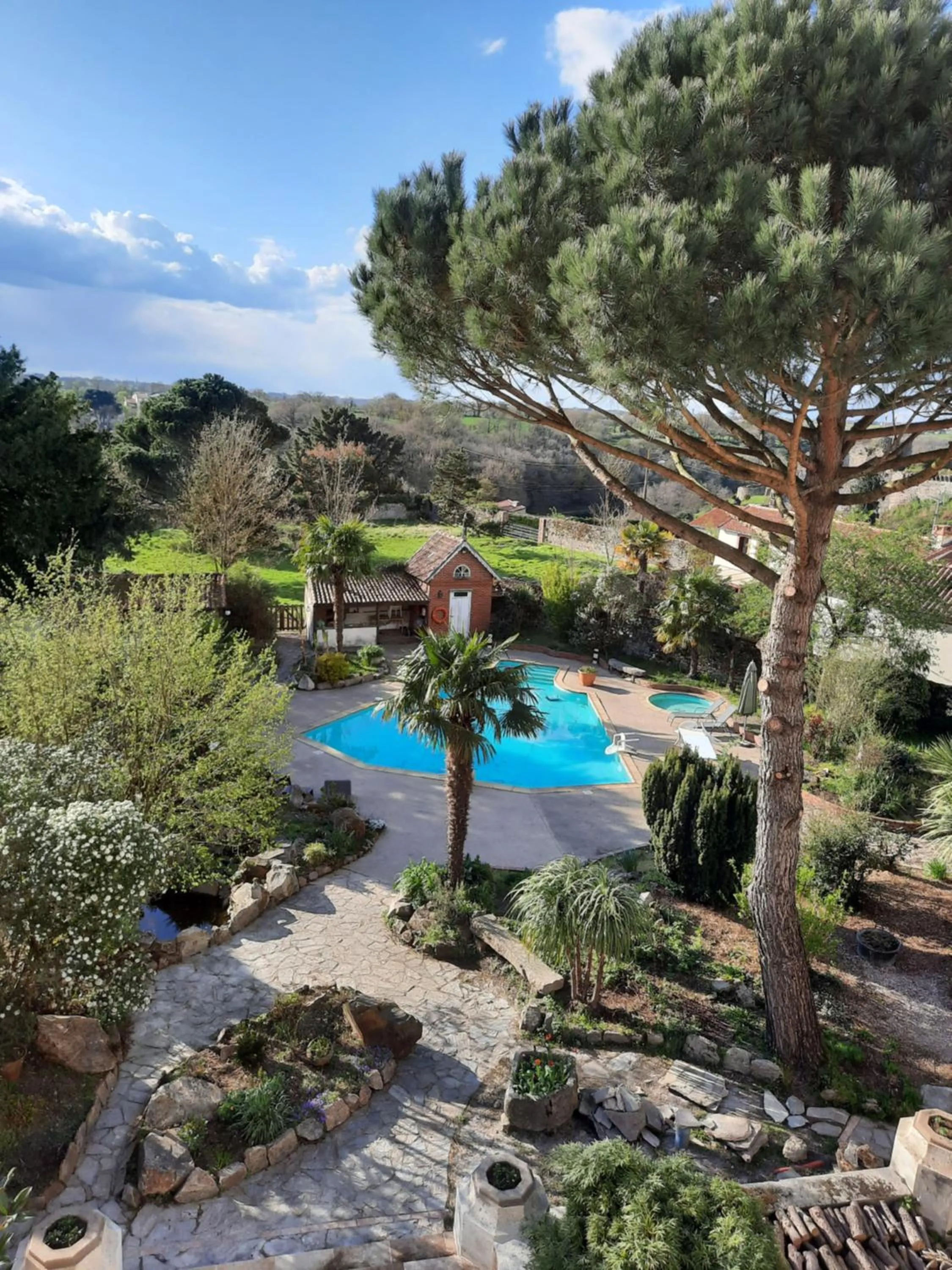 Garden view in Hôtel De La Barbacane