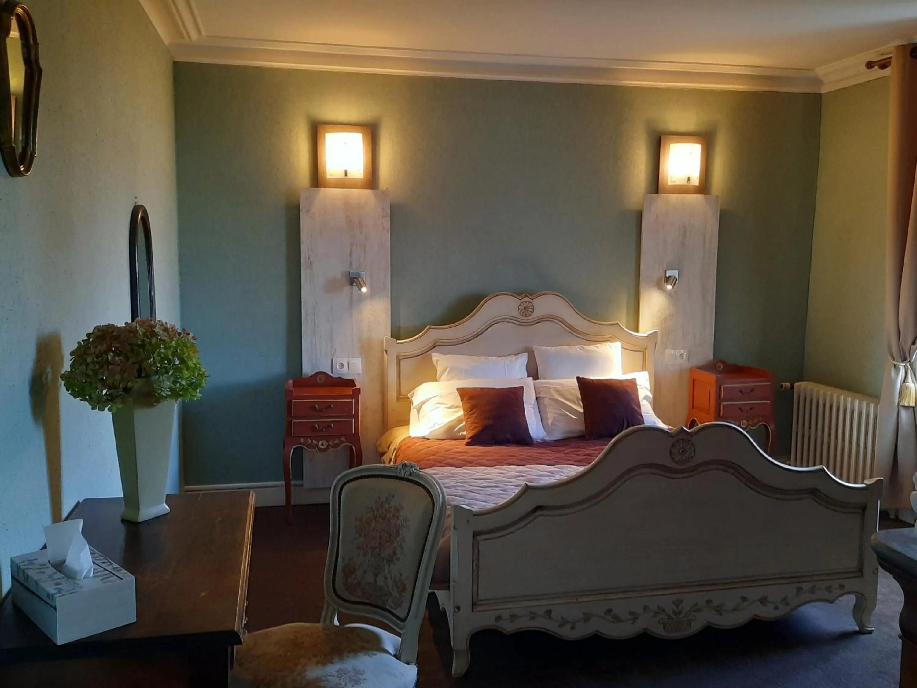 Bedroom, Bed in Hôtel De La Barbacane