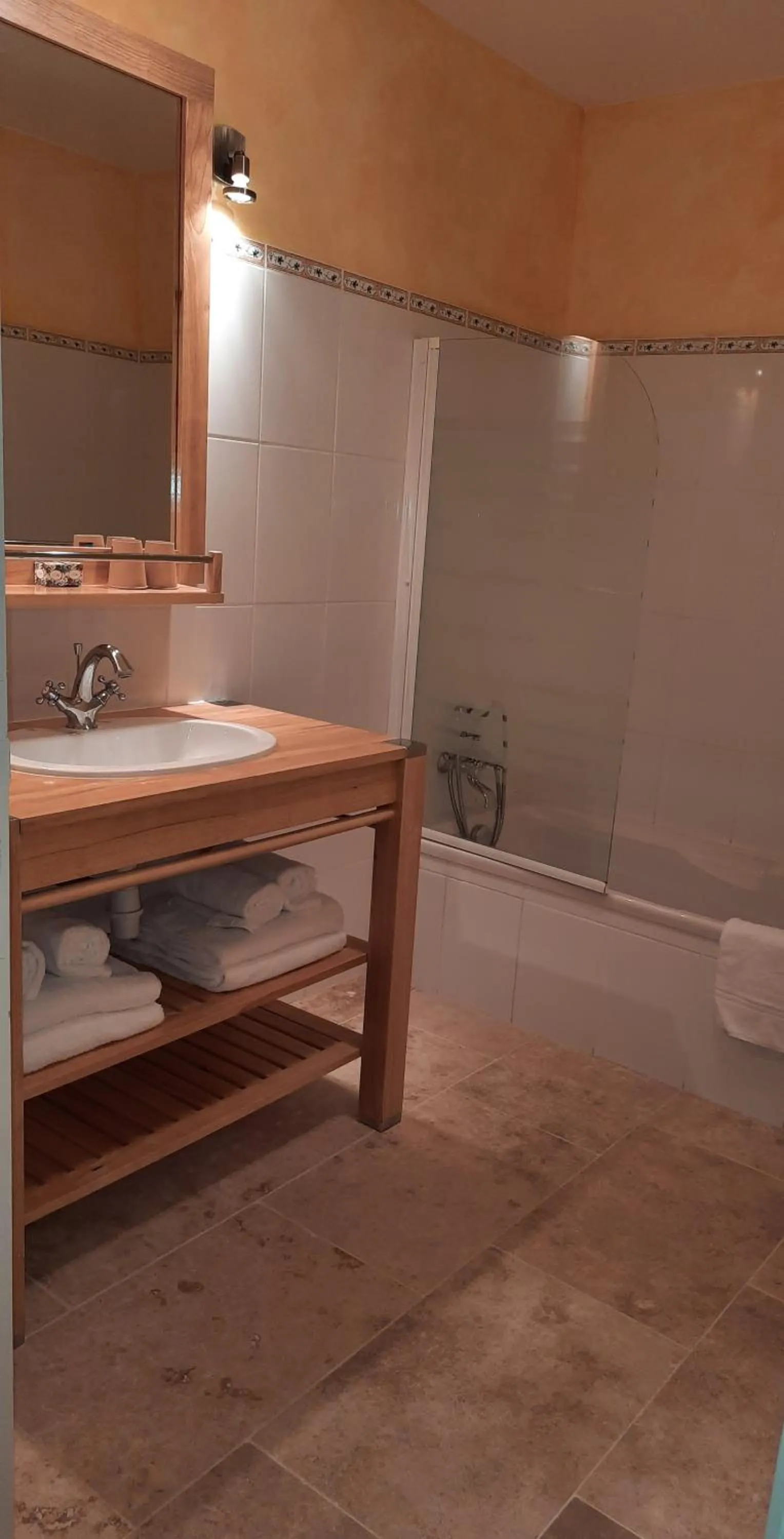 Bathroom in Hôtel De La Barbacane