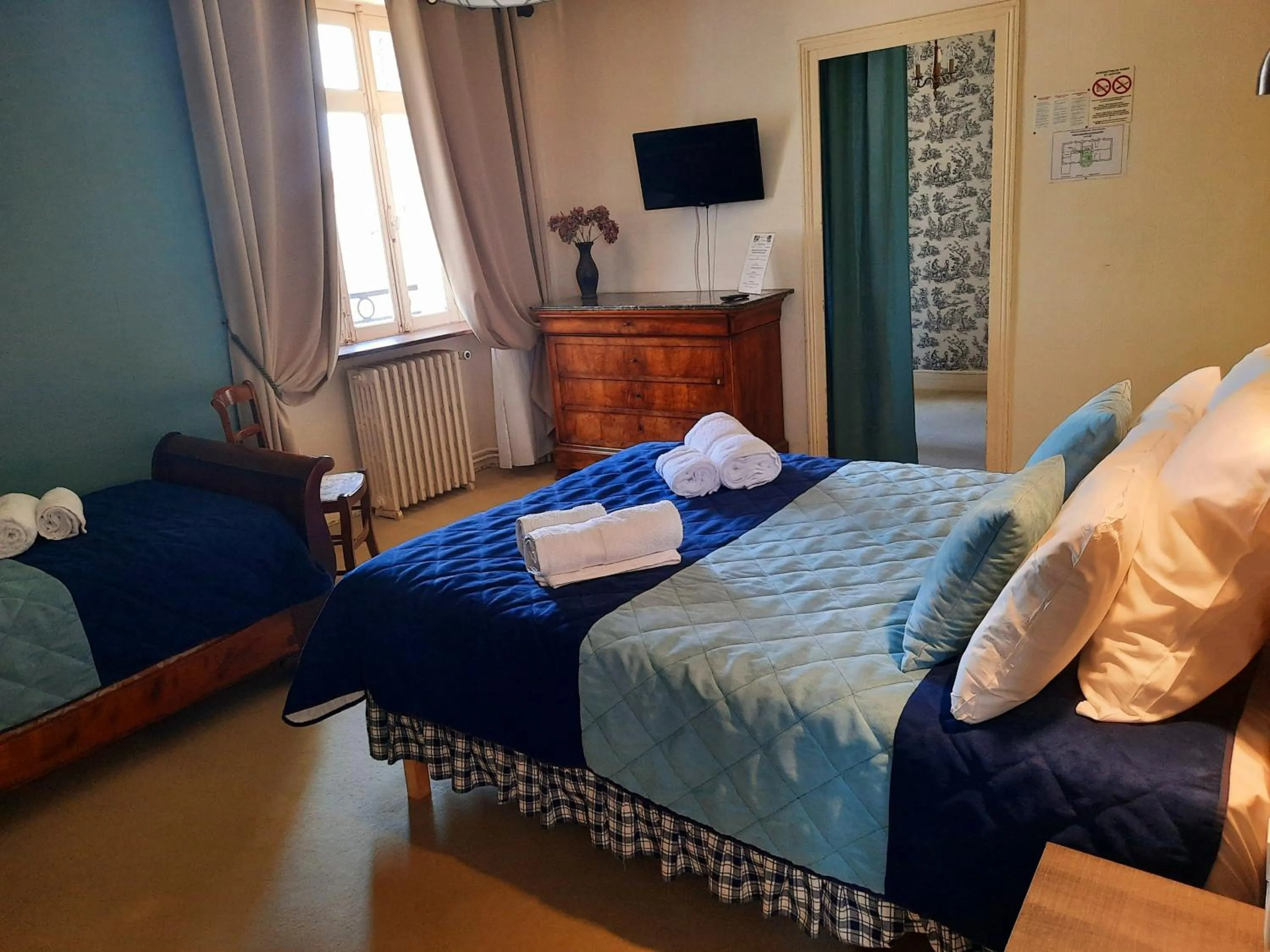 Bedroom, Bed in Hôtel De La Barbacane