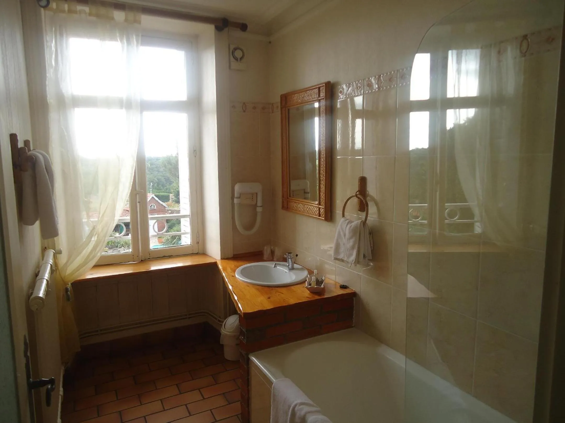 Bathroom in Hôtel De La Barbacane