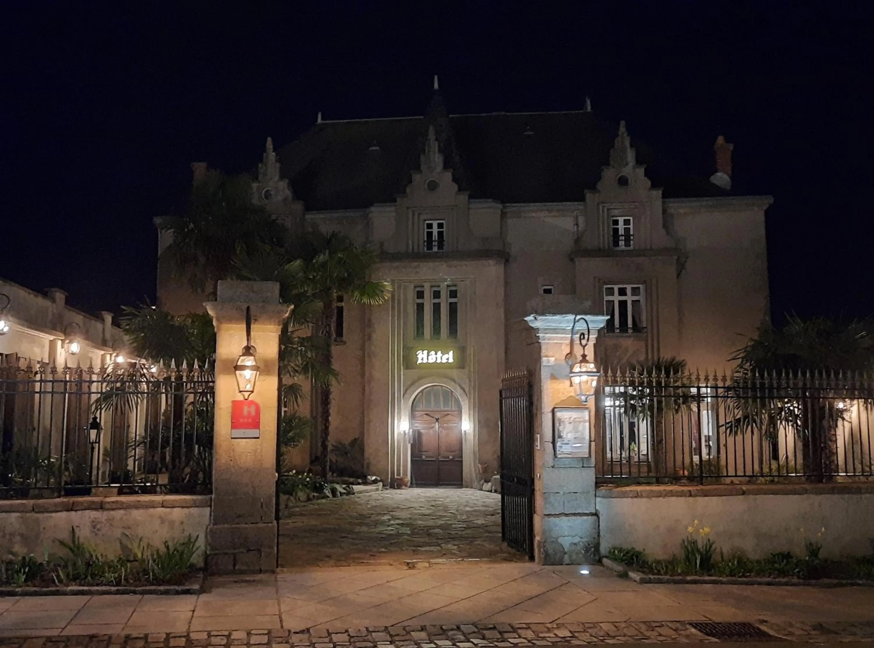 Property building in Hôtel De La Barbacane