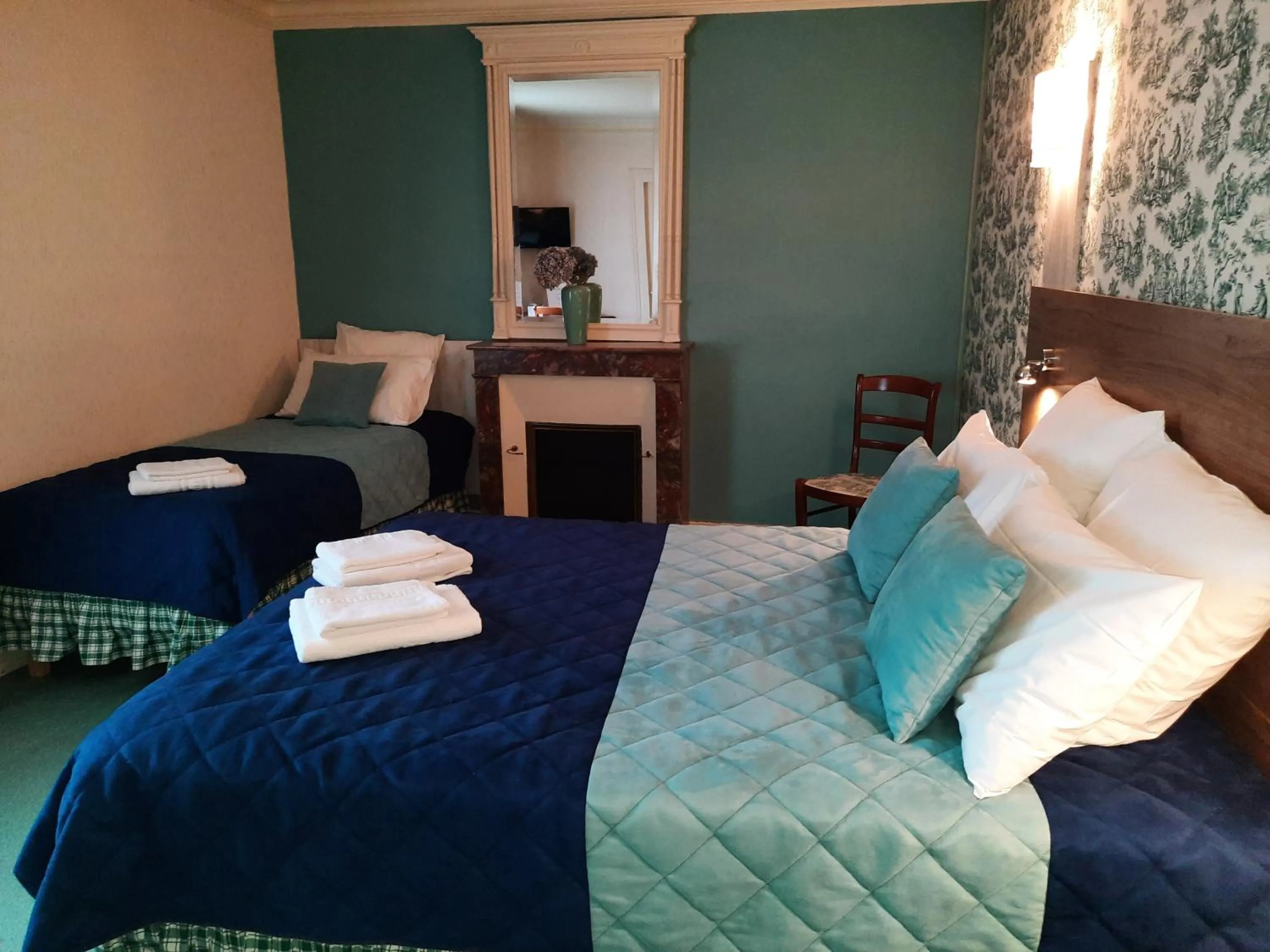 Bedroom, Bed in Hôtel De La Barbacane