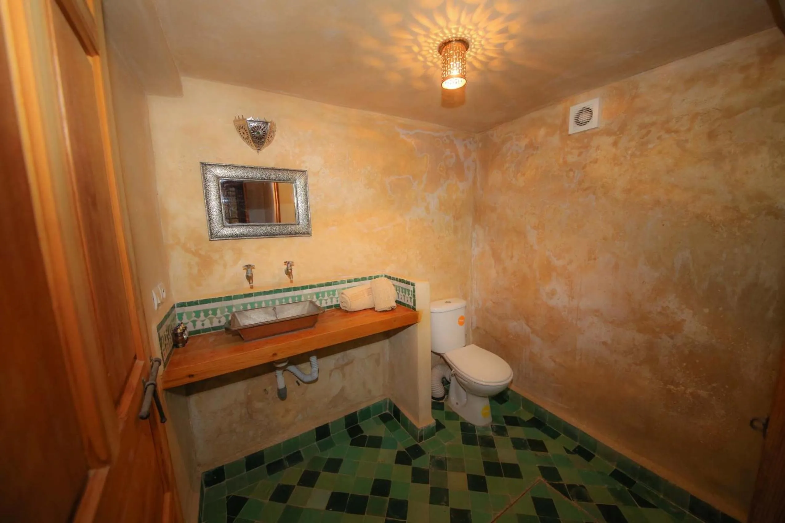Bathroom, Bed in Riad Gzira Fez