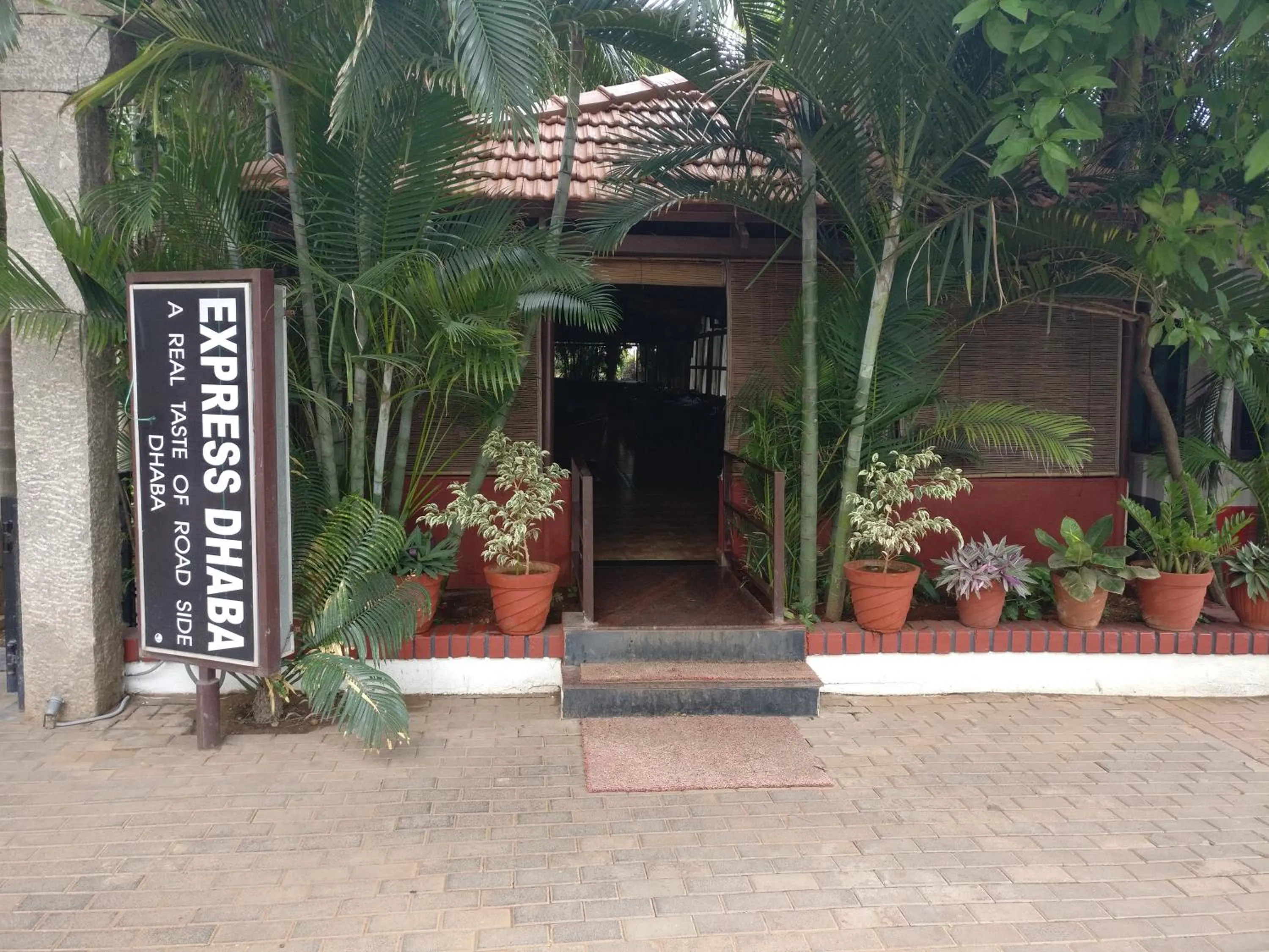 Facade/entrance in Hotel Hampi International