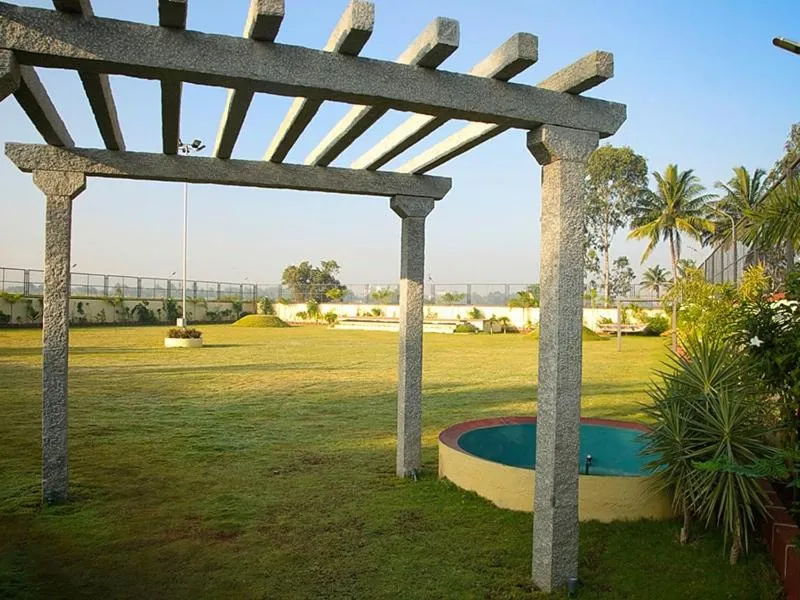 Garden in Hotel Hampi International