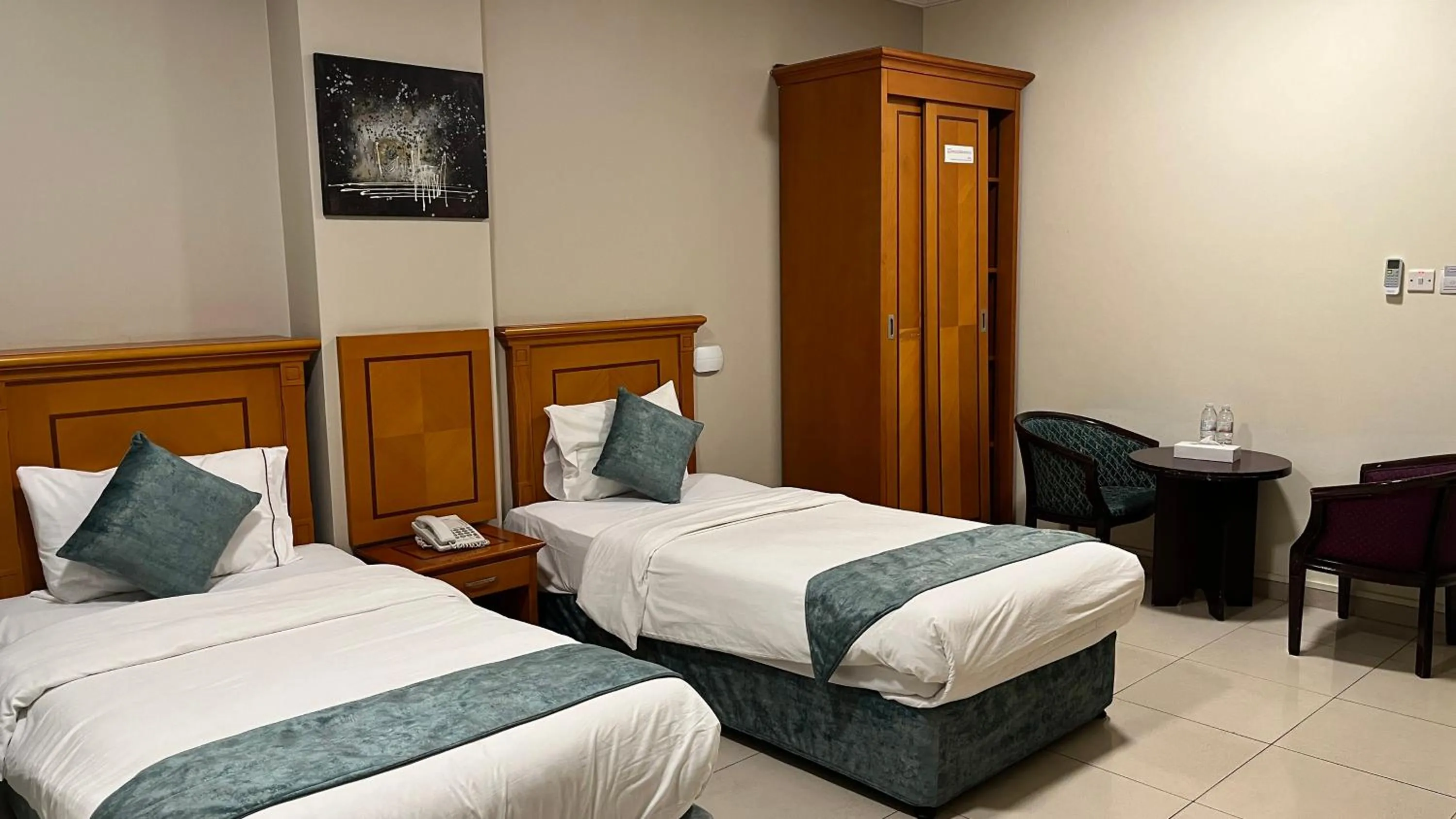 Bed in Al Murooj Hotel Apartments
