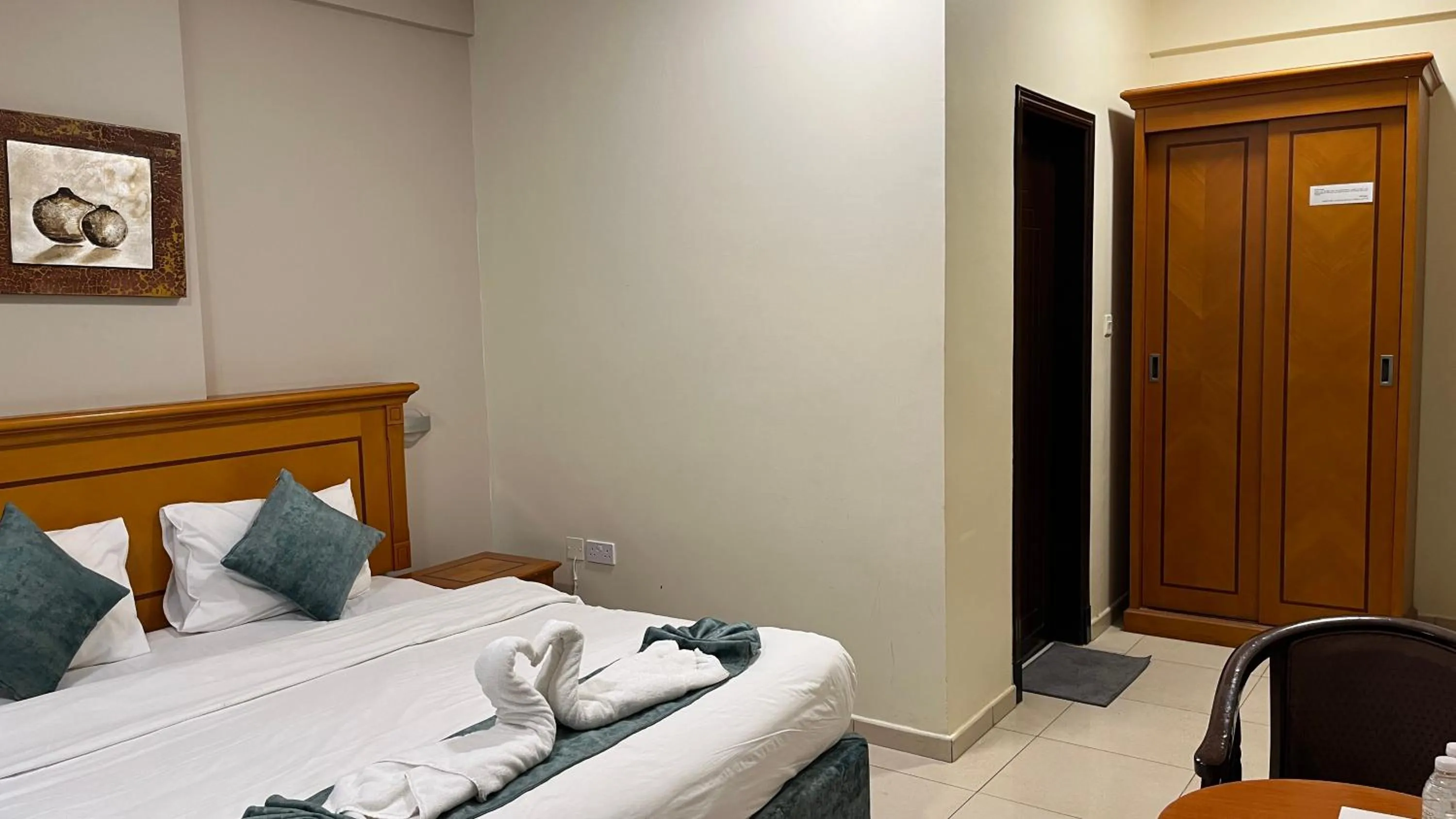 Bed in Al Murooj Hotel Apartments