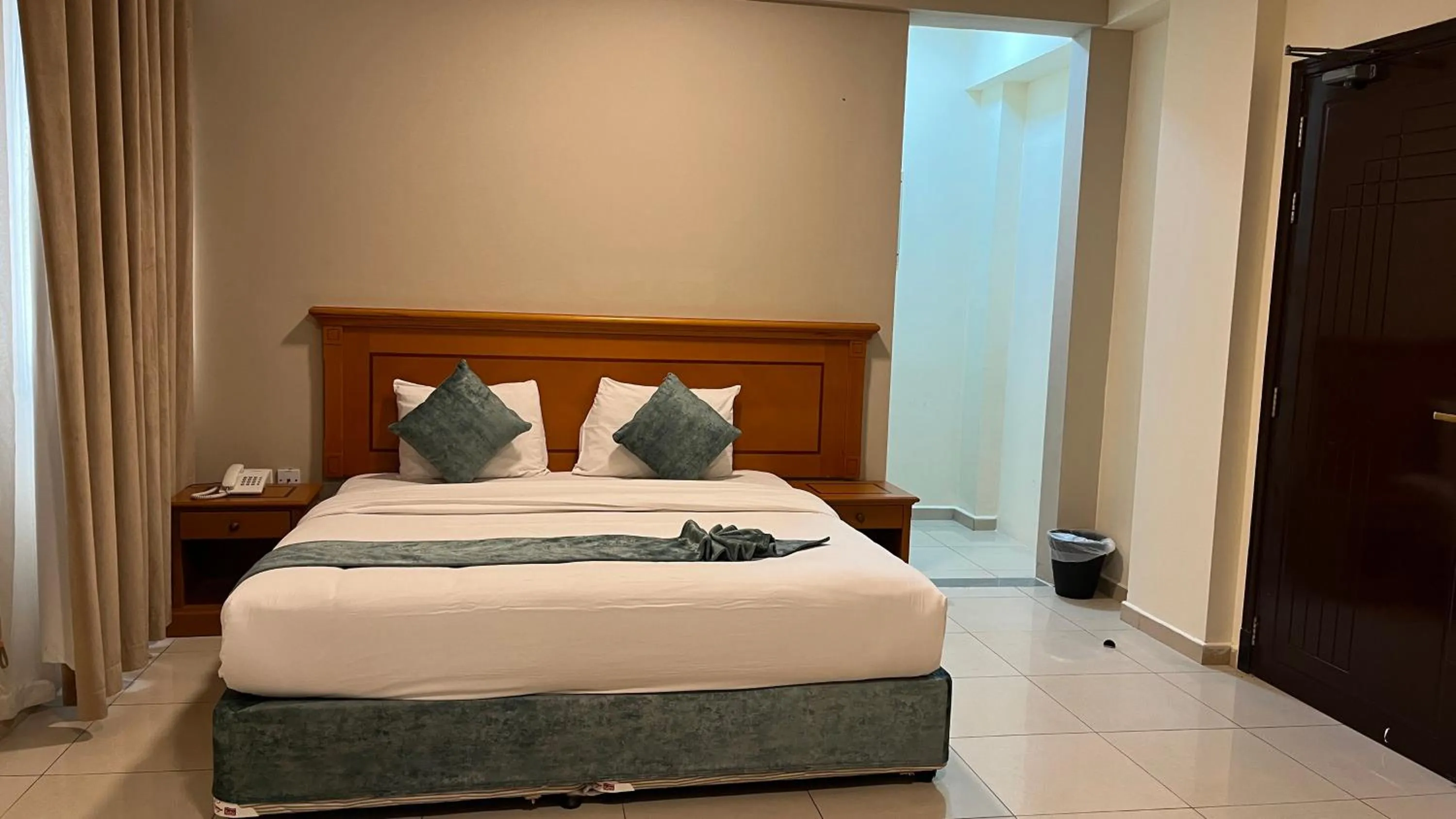 Bed in Al Murooj Hotel Apartments