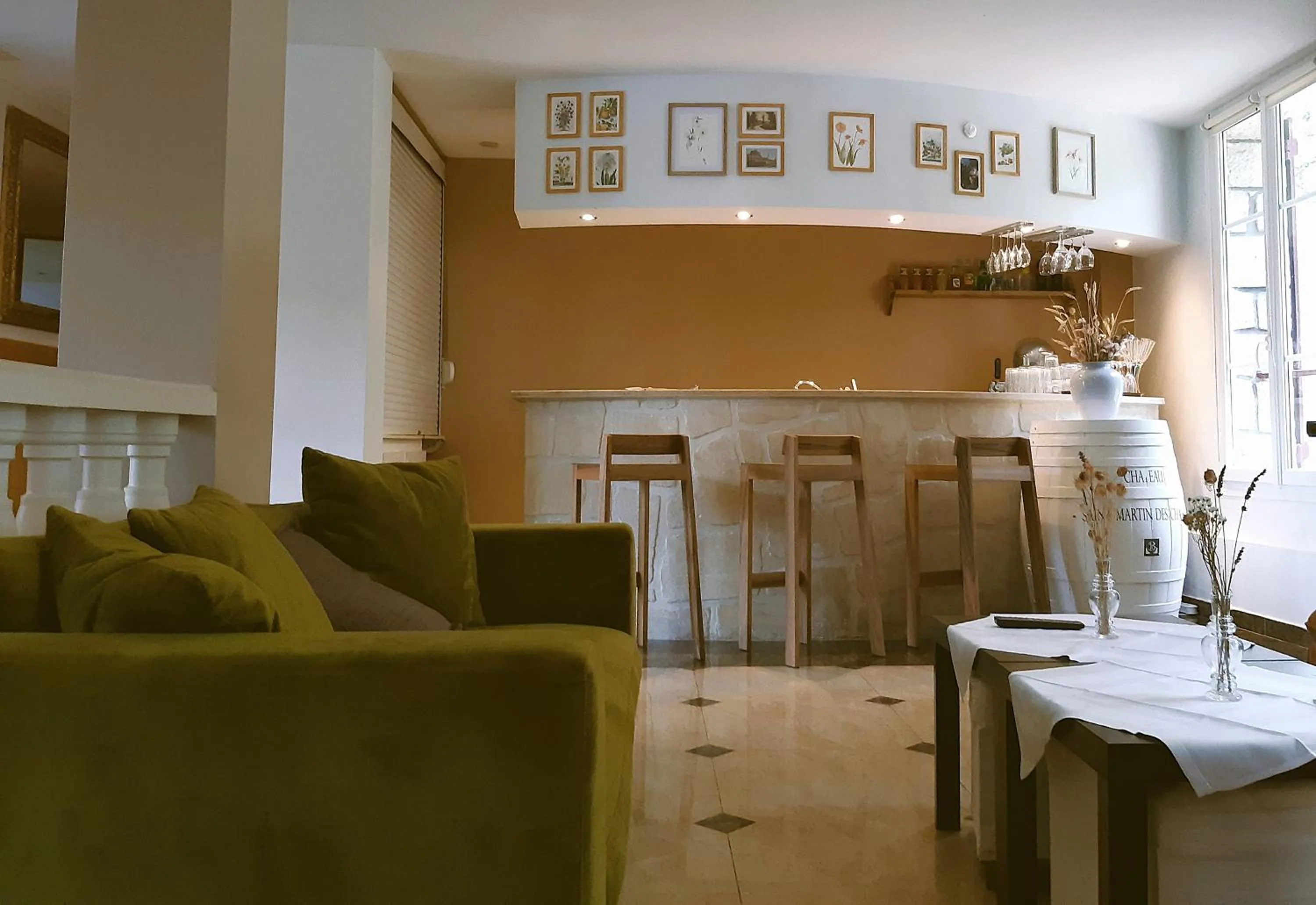 Lounge or bar in Hostellerie Du Lys