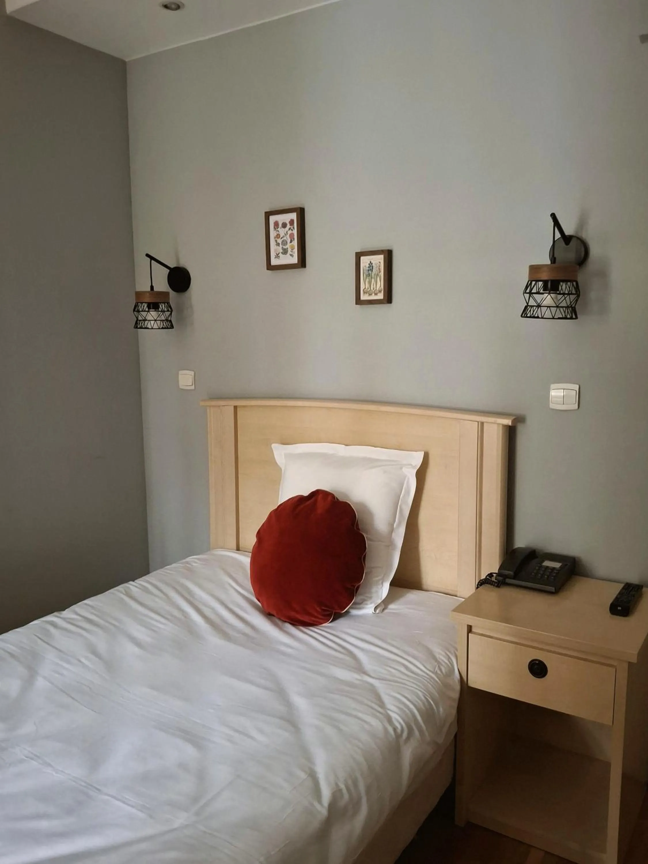 Bedroom, Bed in Hostellerie Du Lys