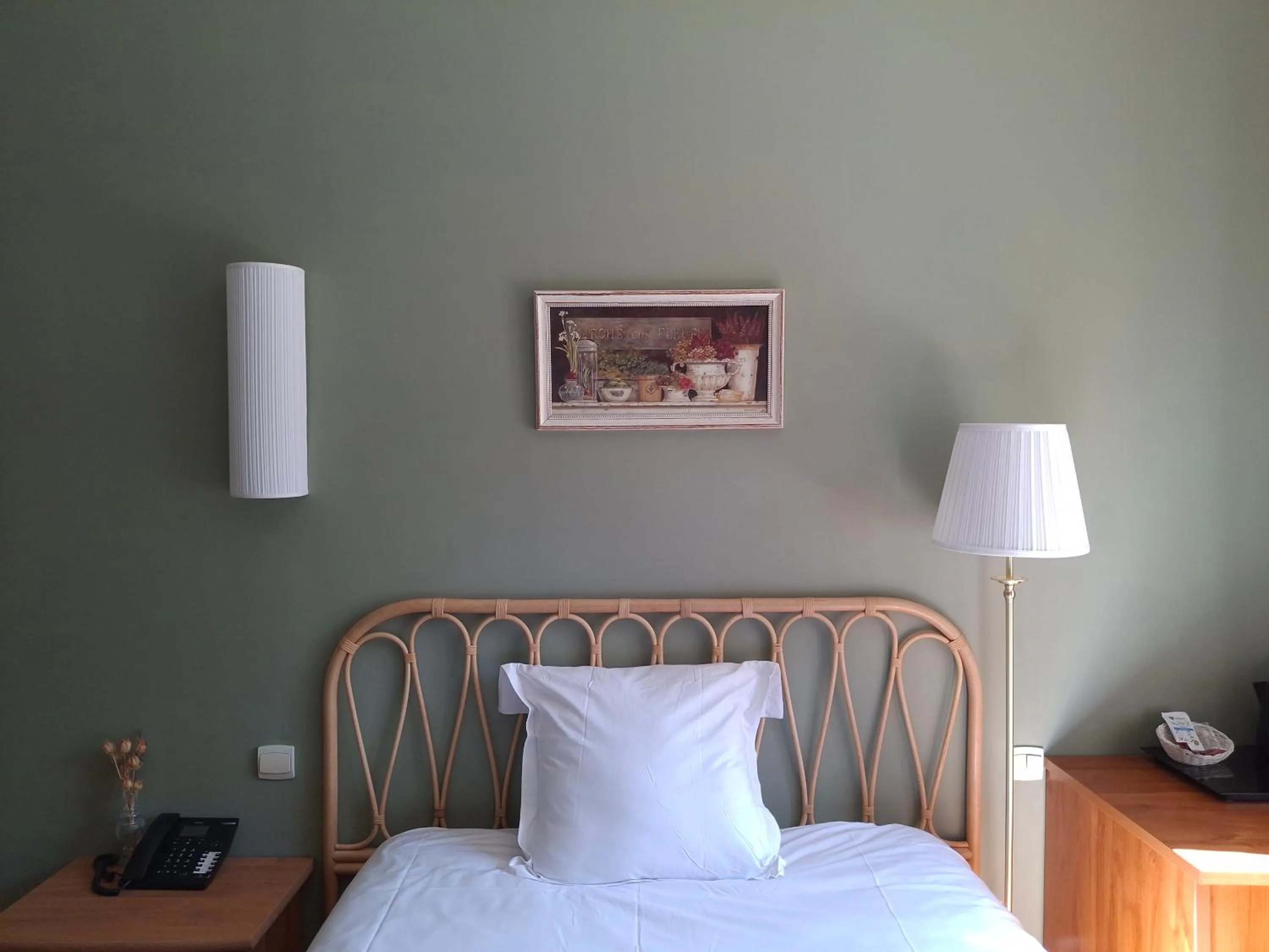 Bedroom, Bed in Hostellerie Du Lys