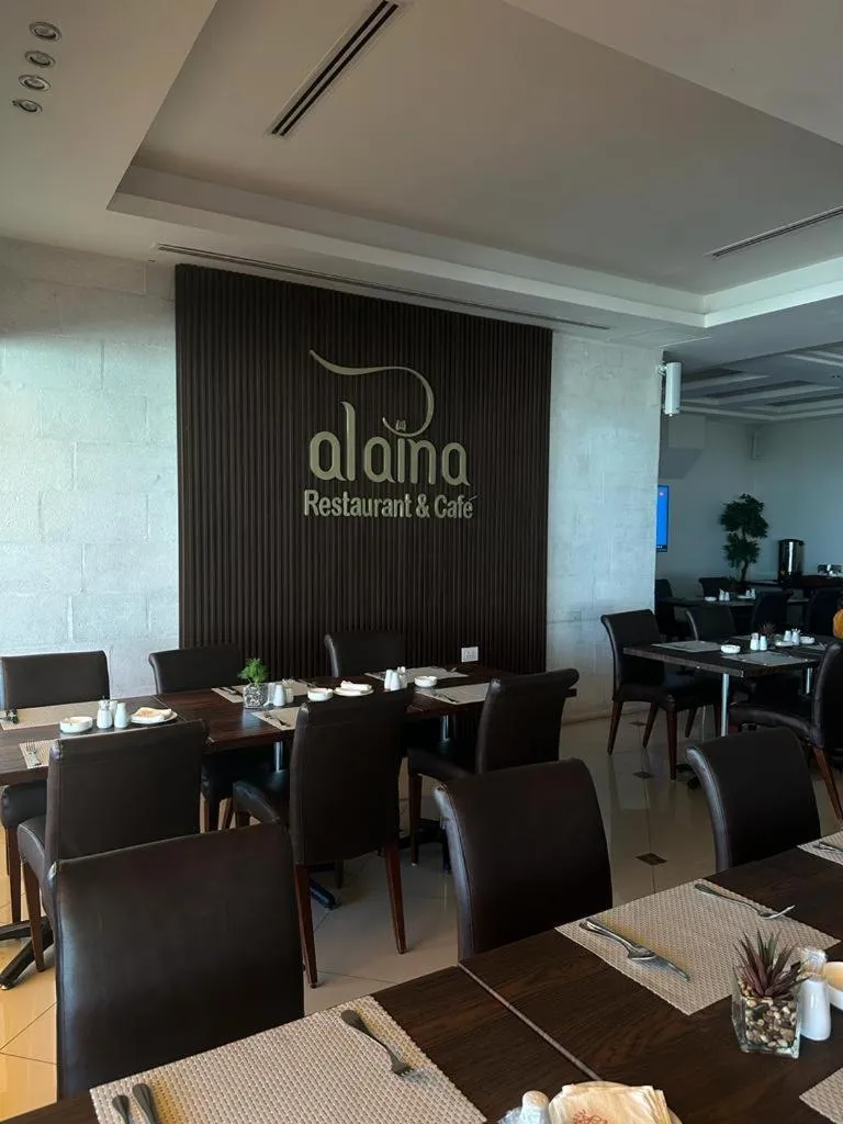 Restaurant/places to eat in Retaj Hotel