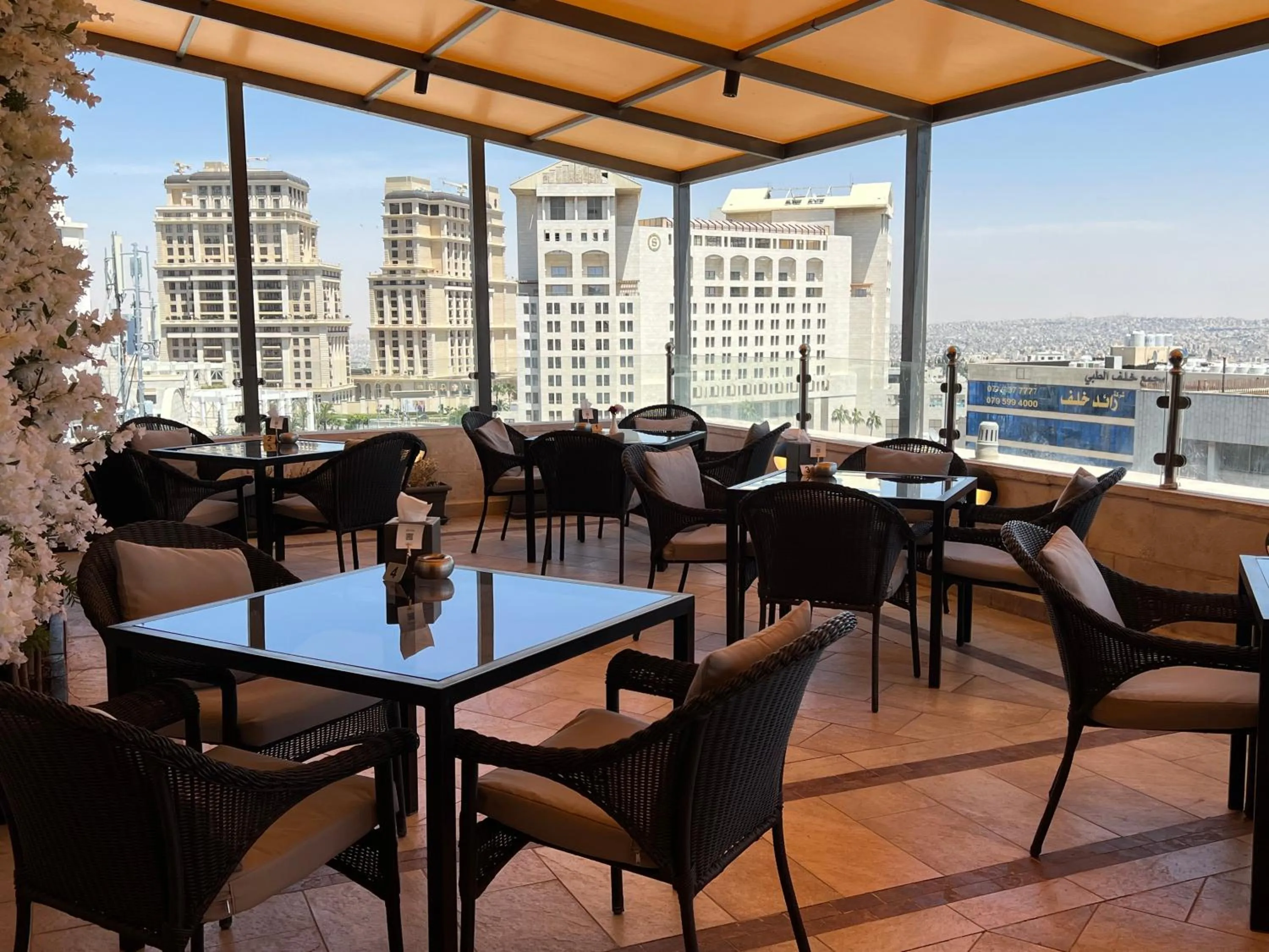 Restaurant/places to eat in Retaj Hotel