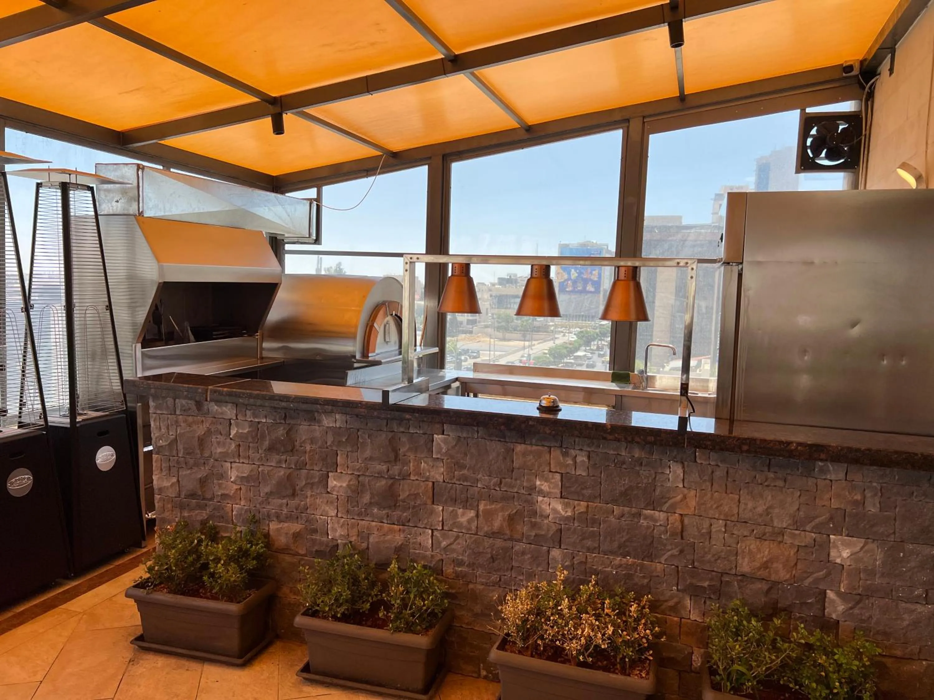 Restaurant/places to eat in Retaj Hotel