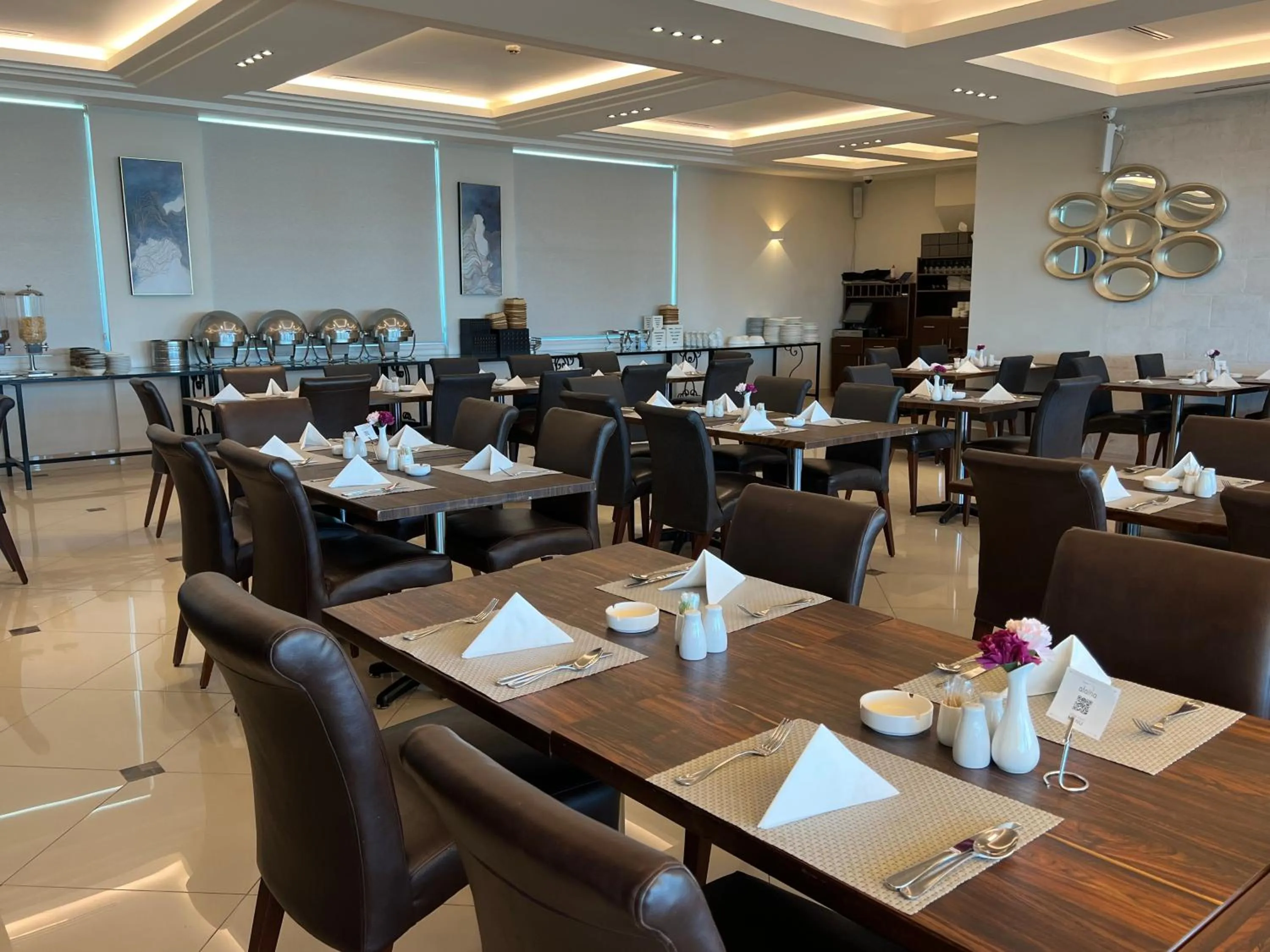 Restaurant/places to eat in Retaj Hotel