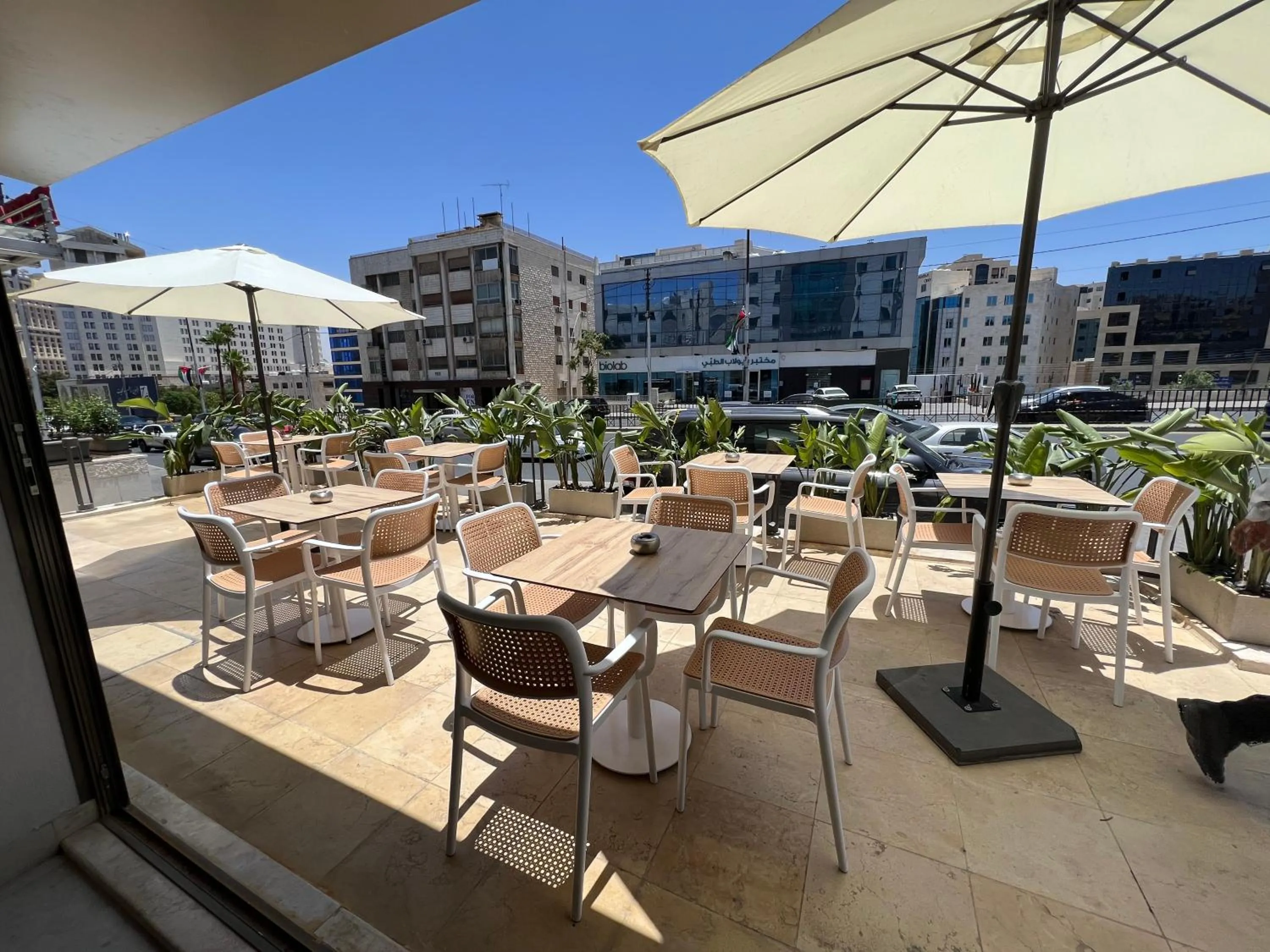 Restaurant/places to eat in Retaj Hotel