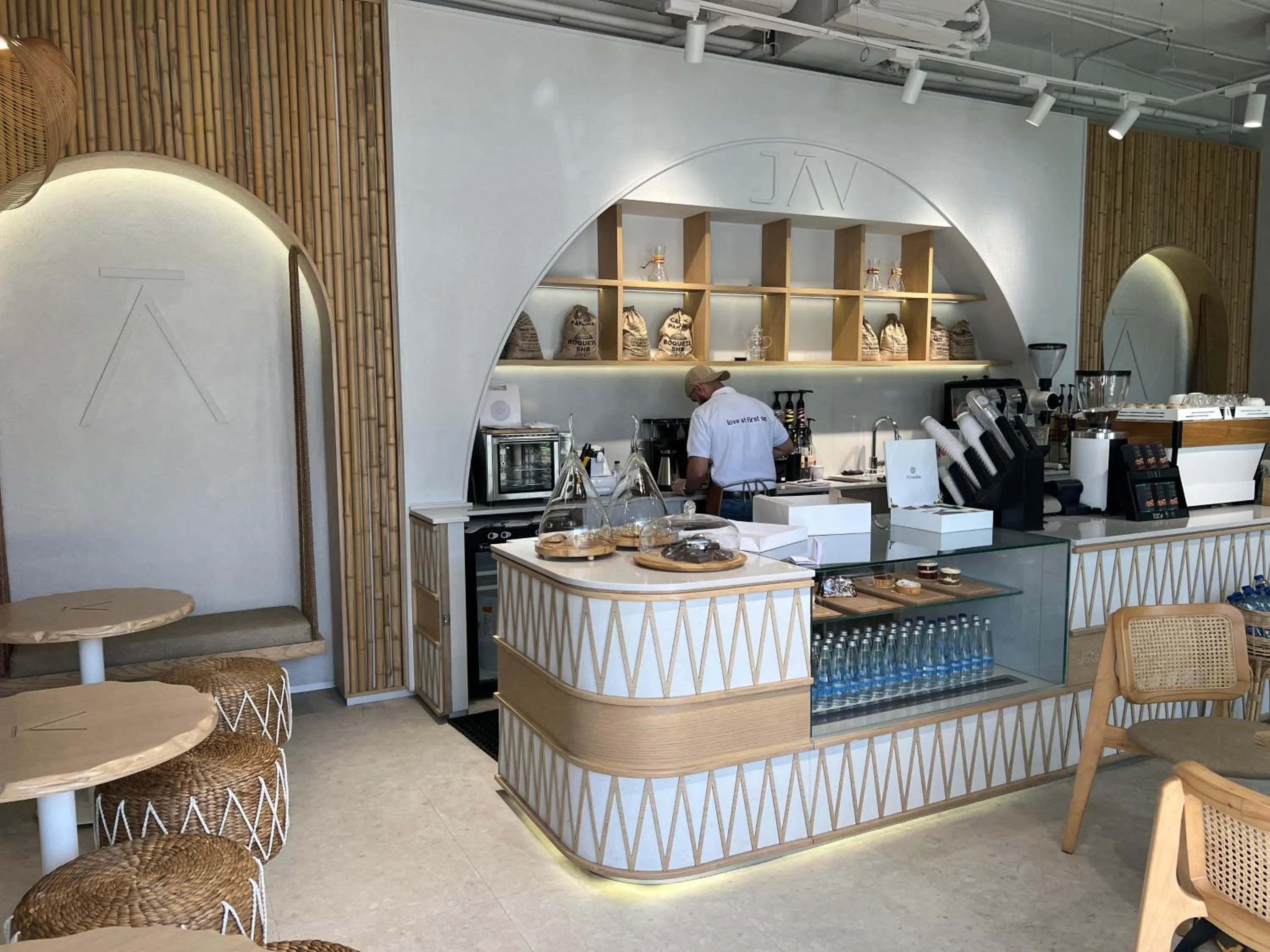 Restaurant/places to eat in Retaj Hotel